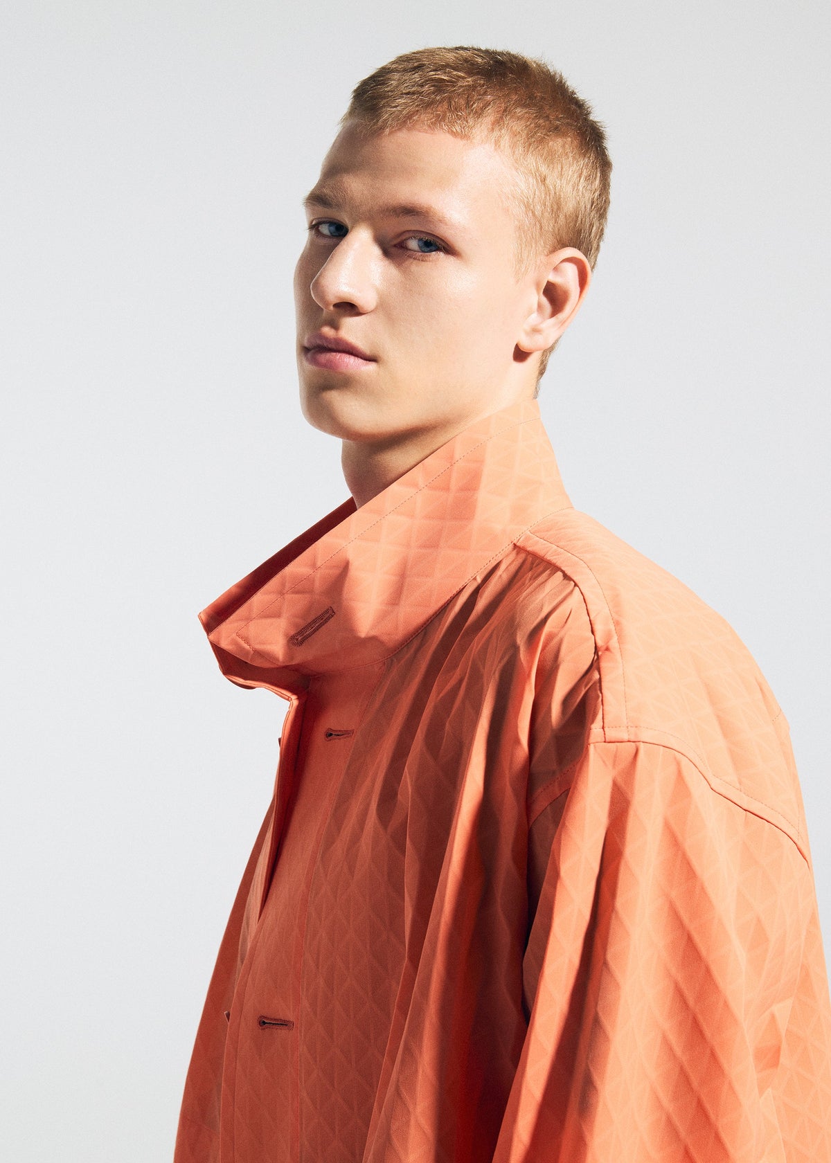 A model wears the A-Poc Able Issey Miyake TYPE T 001 1 prêt à porter.