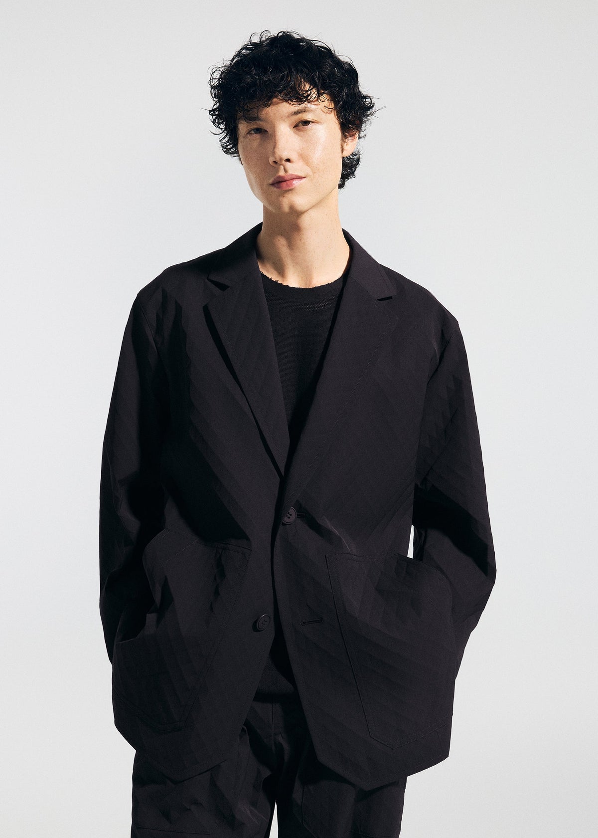 A model wears the A-Poc Able Issey Miyake TYPE T 001 2 prêt à porter.
