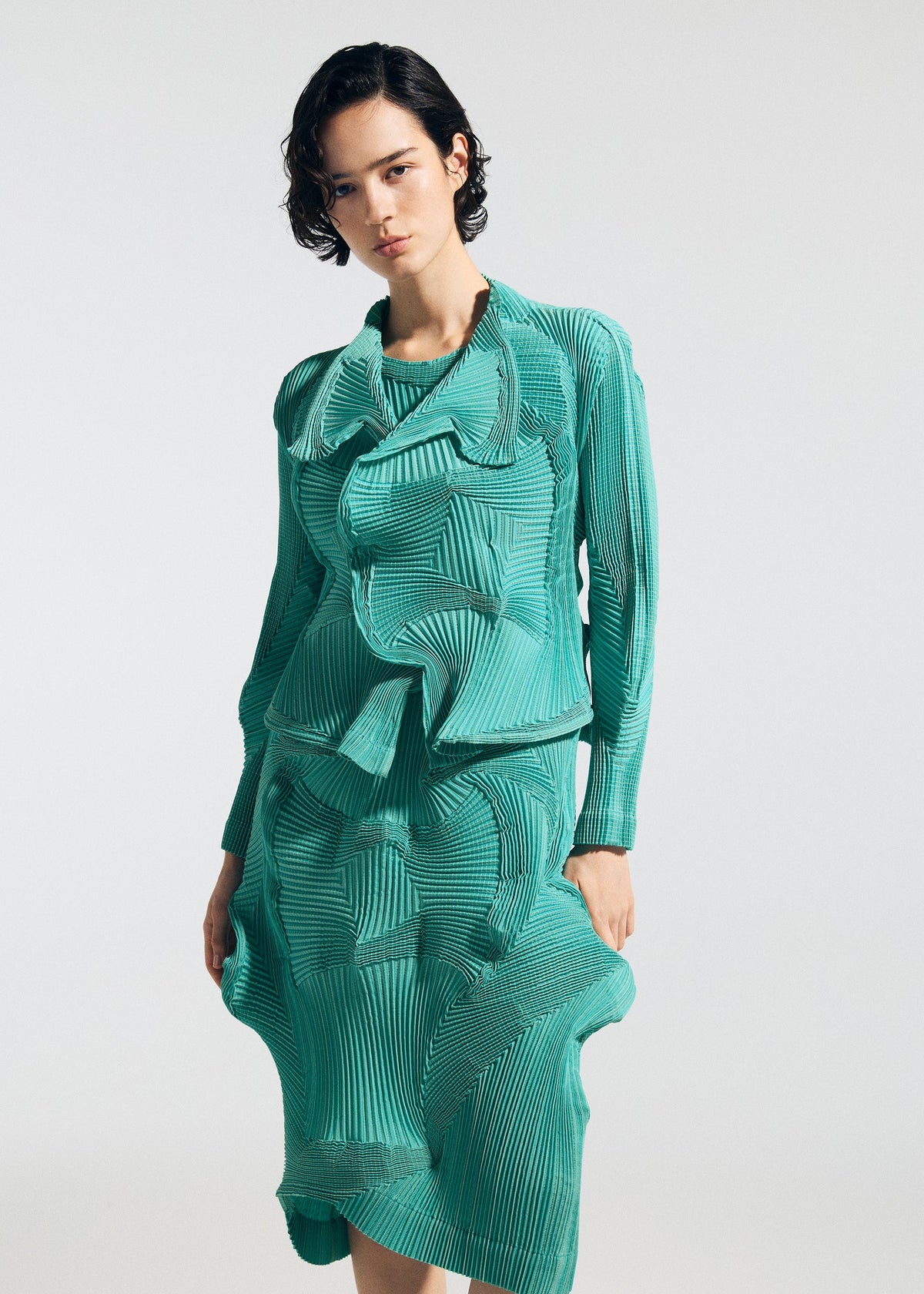 A model wears the A-Poc Able Issey Miyake TYPE O 003 prêt à porter.