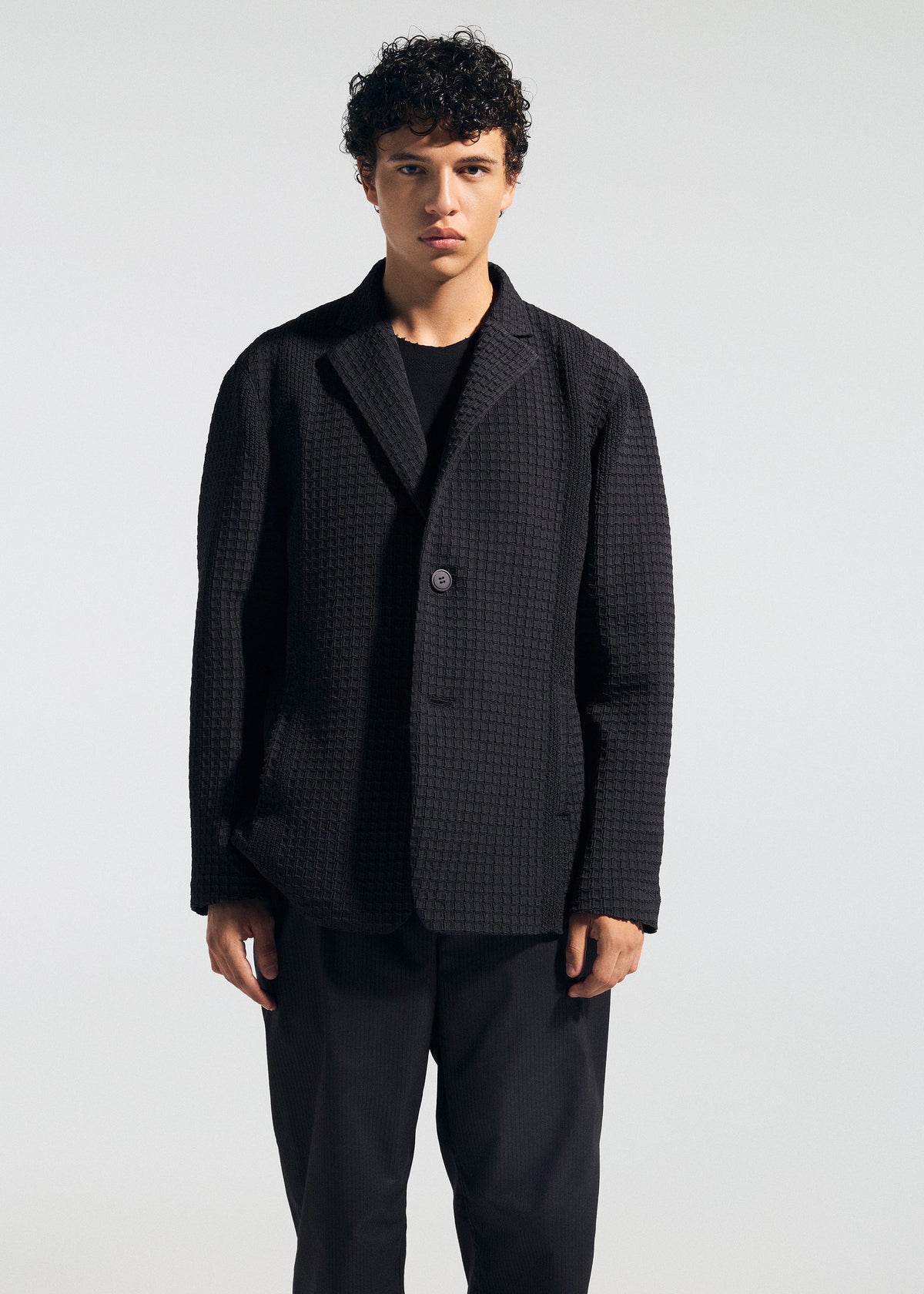 A model wears the A-POC ABLE ISSEY MIYAKE TYPE-O 014 type-o-014-jacket-black-7.