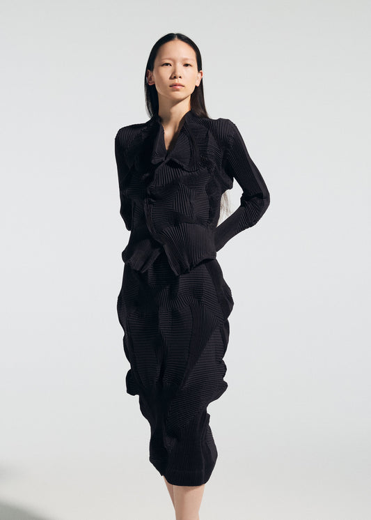 A model wears the A-POC ABLE ISSEY MIYAKE TYPE-O 022 type-o-022-jacket-lime-green.
