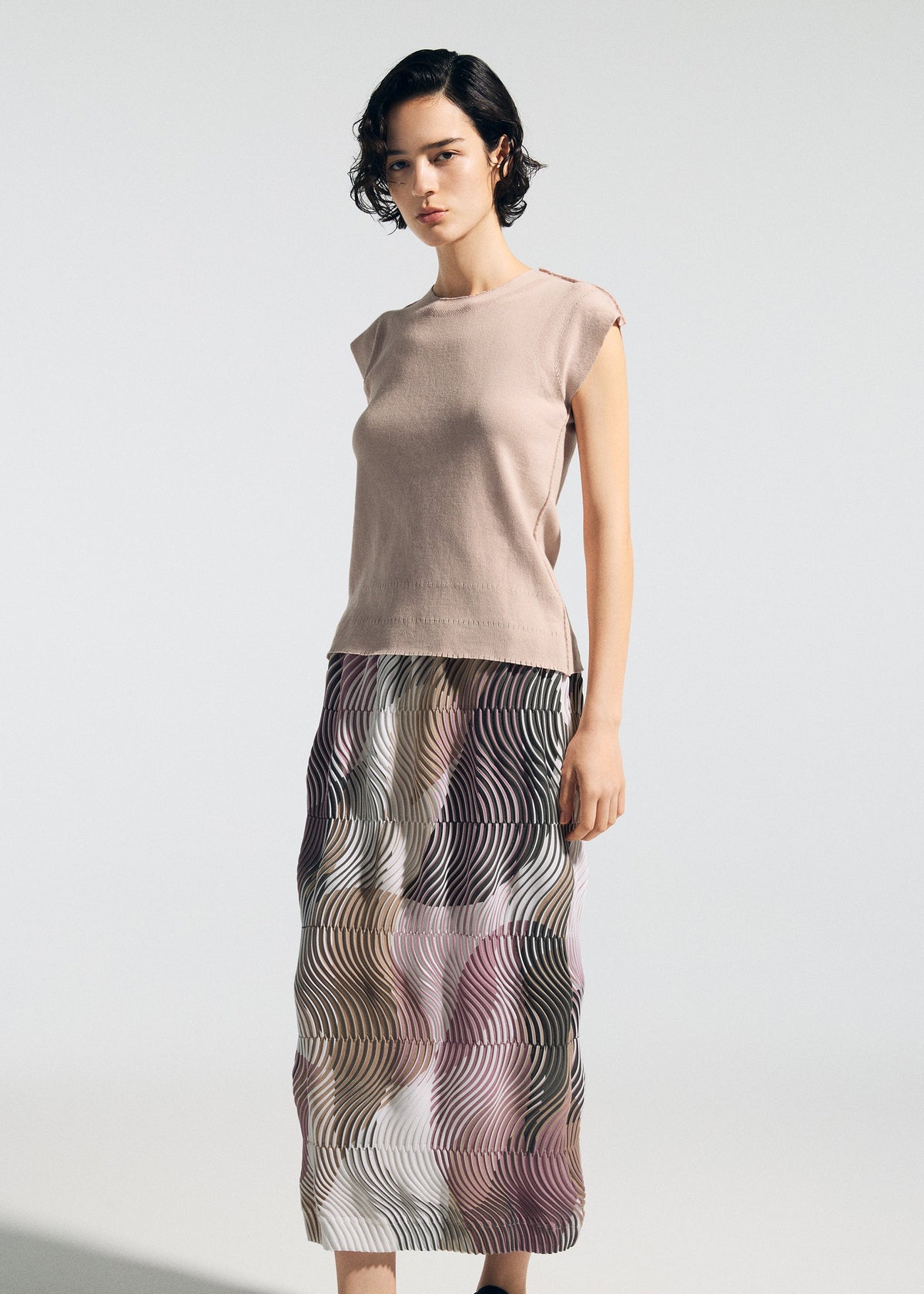 A model wears the A-POC ABLE ISSEY MIYAKE TYPE-P 005 type-p-005-skirt-beige-hued-1.