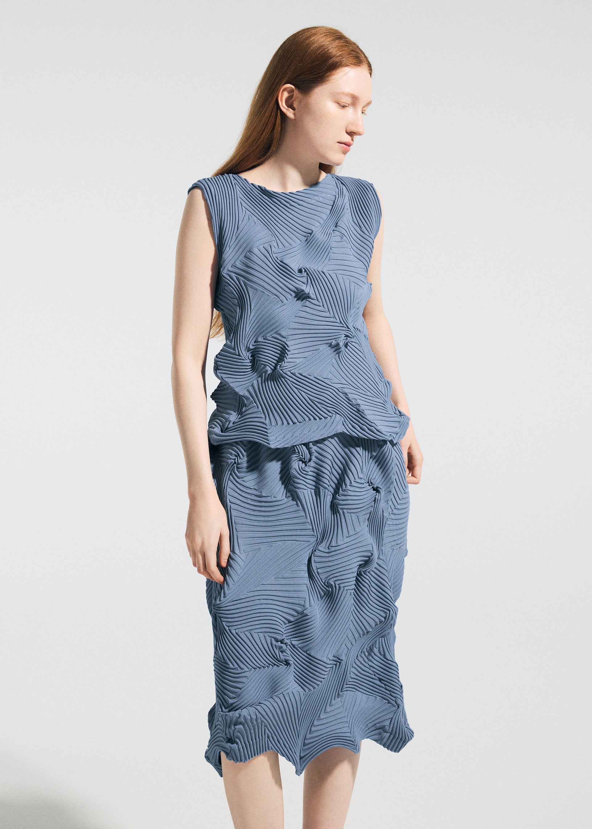 トップス A-POC ABLE ISSEY MIYAKE TYPE-P 003-2 TYPE-P 003-2 Skirt Steel Blue – ISSEY MIYAKE EU