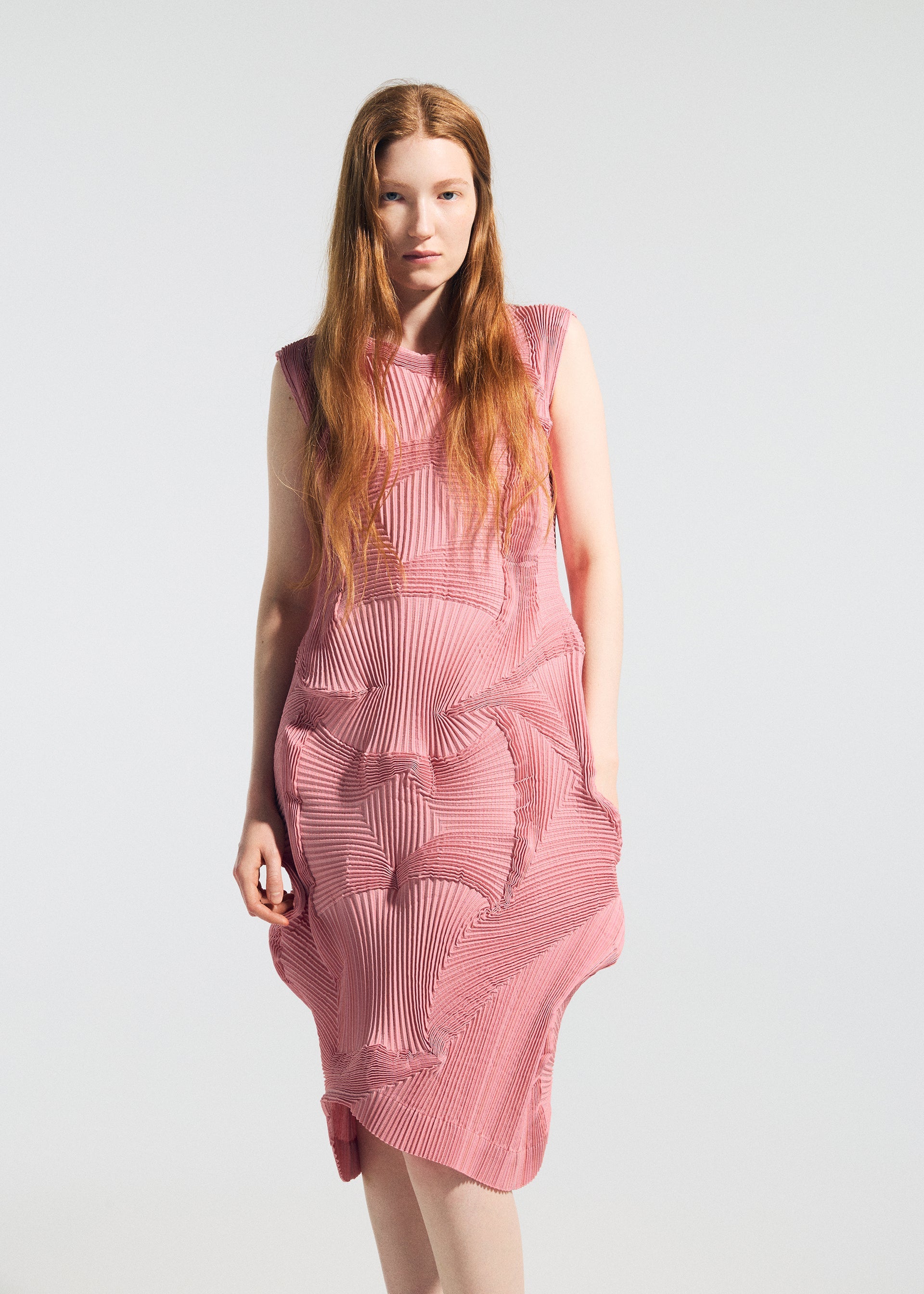 A model wears the A-Poc Able Issey Miyake TYPE O 003 prêt à porter.