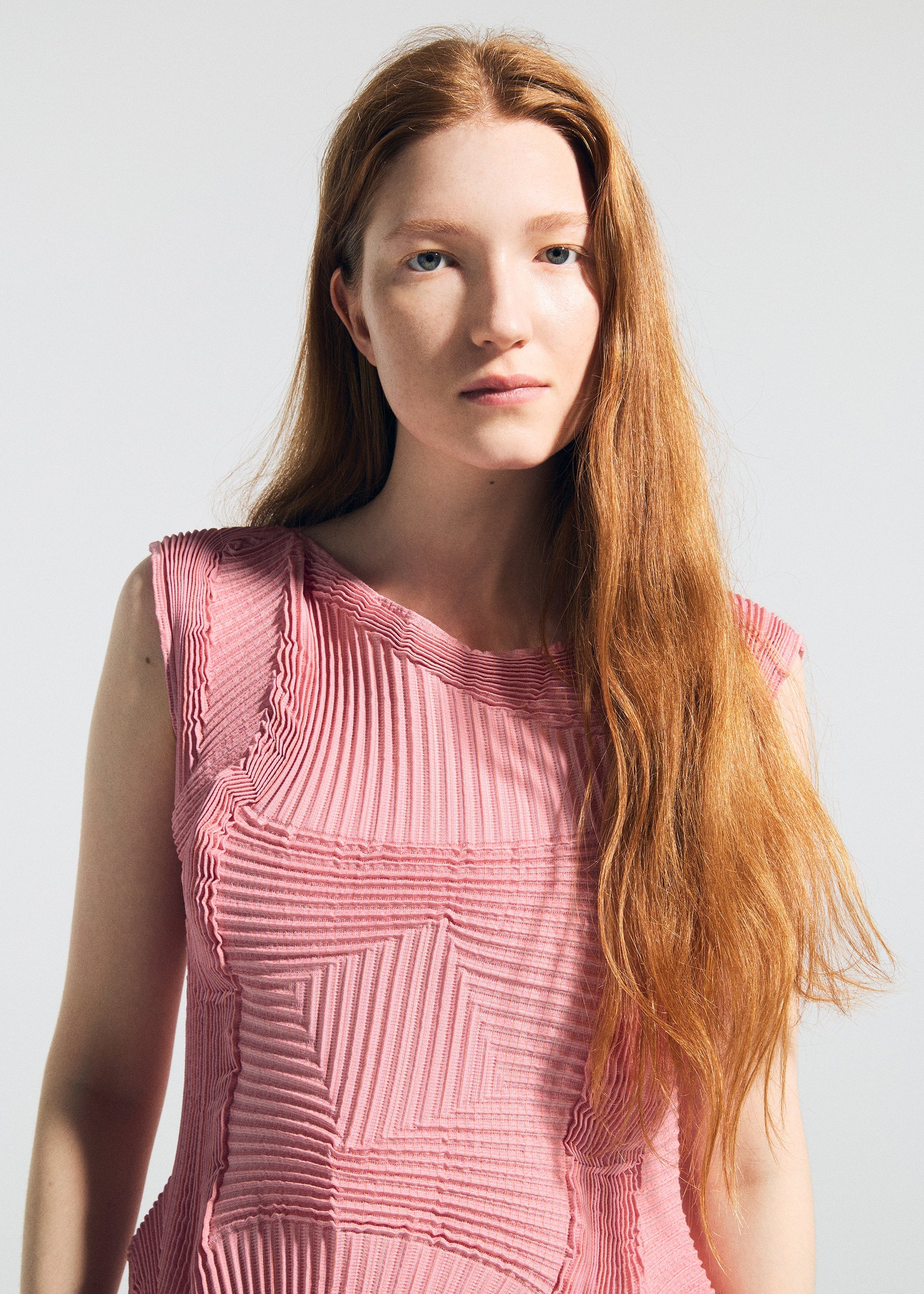 A model wears the A-Poc Able Issey Miyake TYPE O 003 prêt à porter.