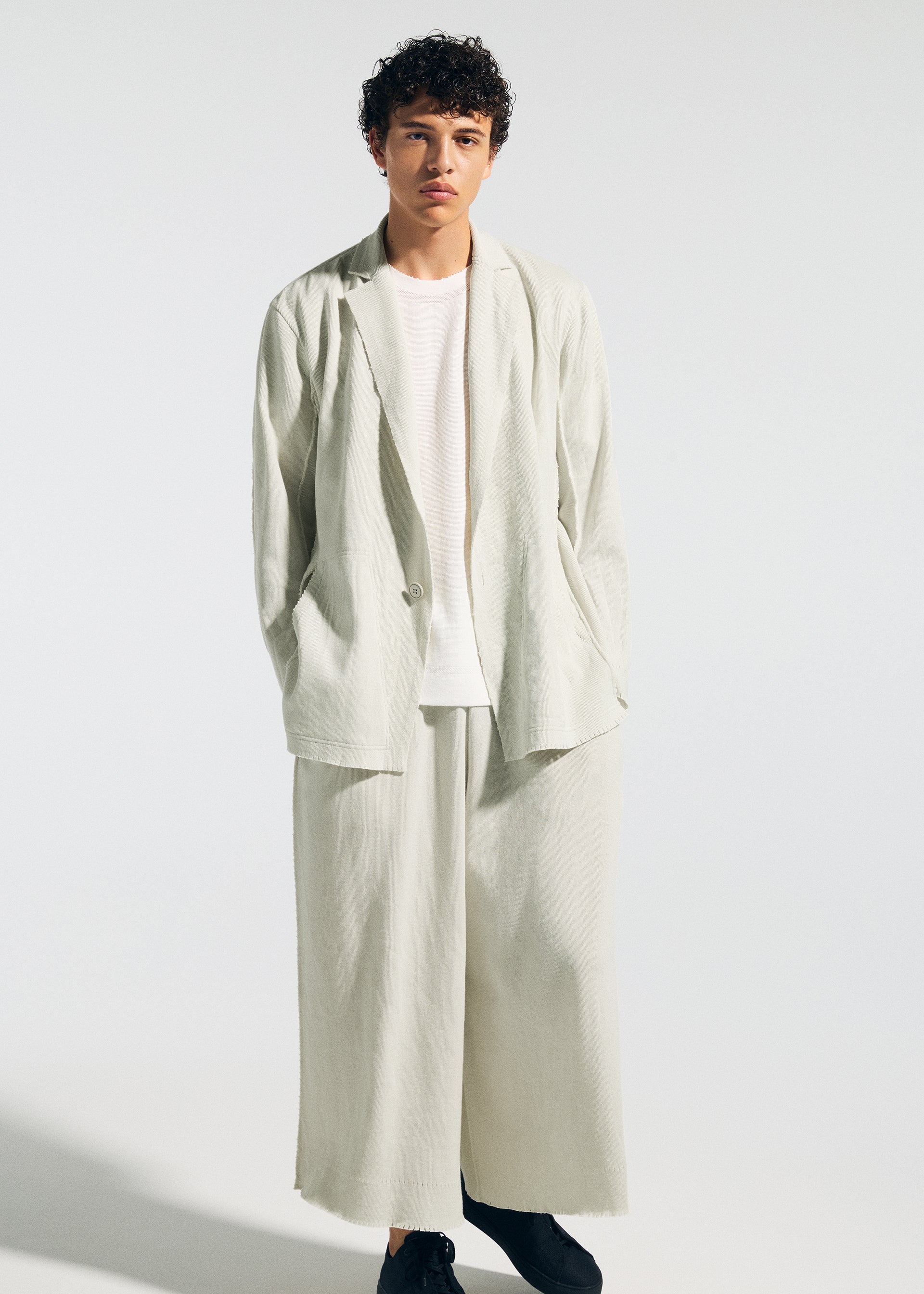 A model wears the A-Poc Able Issey Miyake TYPE A 003 prêt à porter.