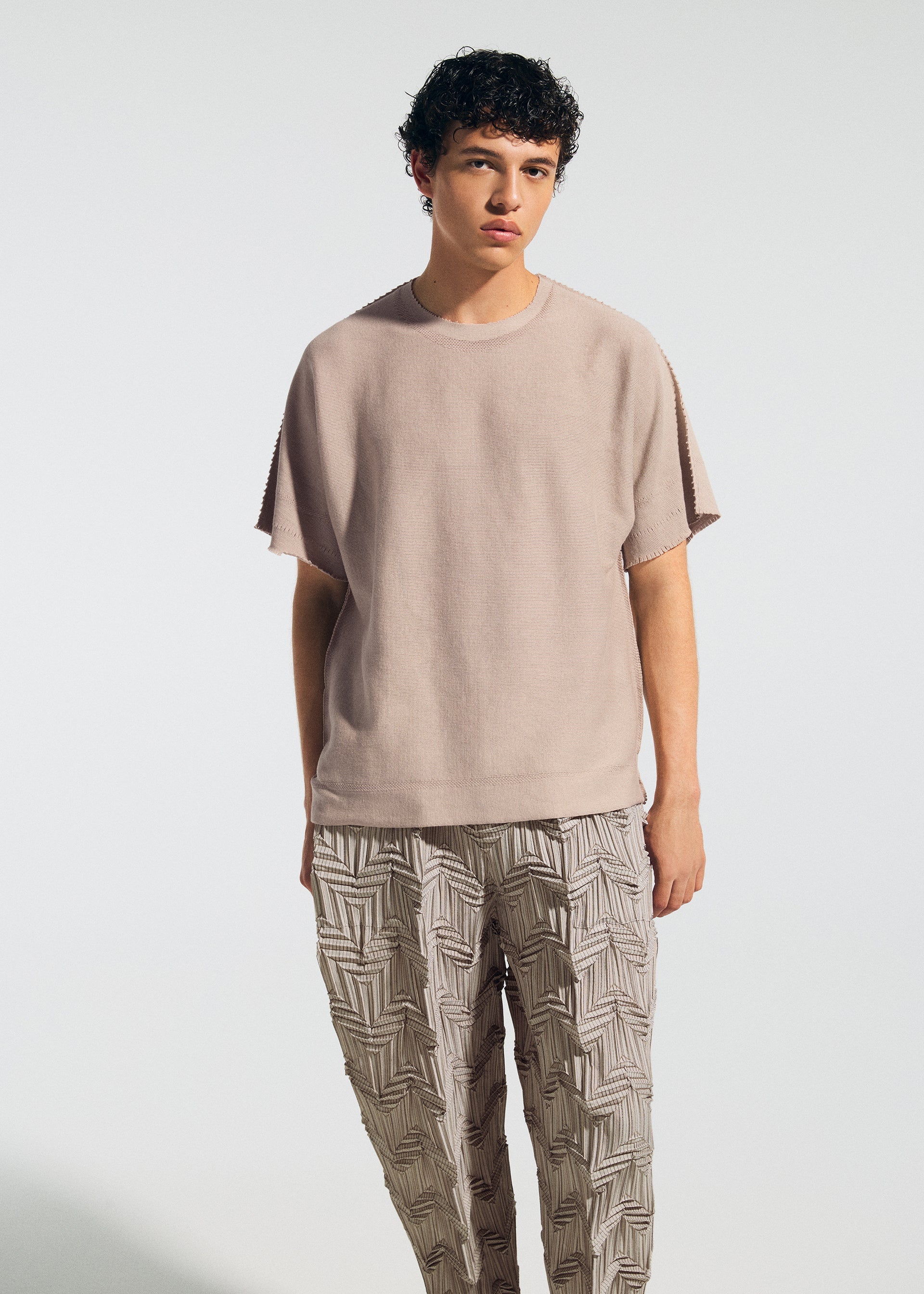 A model wears the A-POC ABLE ISSEY MIYAKE TYPE-A 001-3 type-a-001-3-shirt-fuchsia-pink.