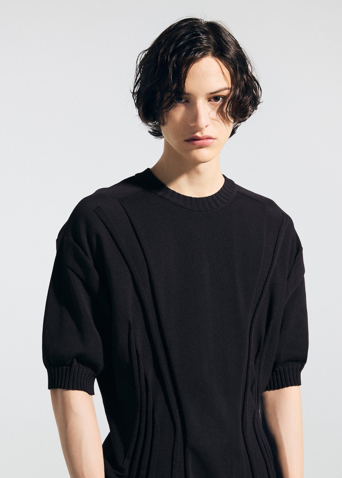 A model wears the A-Poc Able Issey Miyake TYPE K 003 1 prêt à porter.