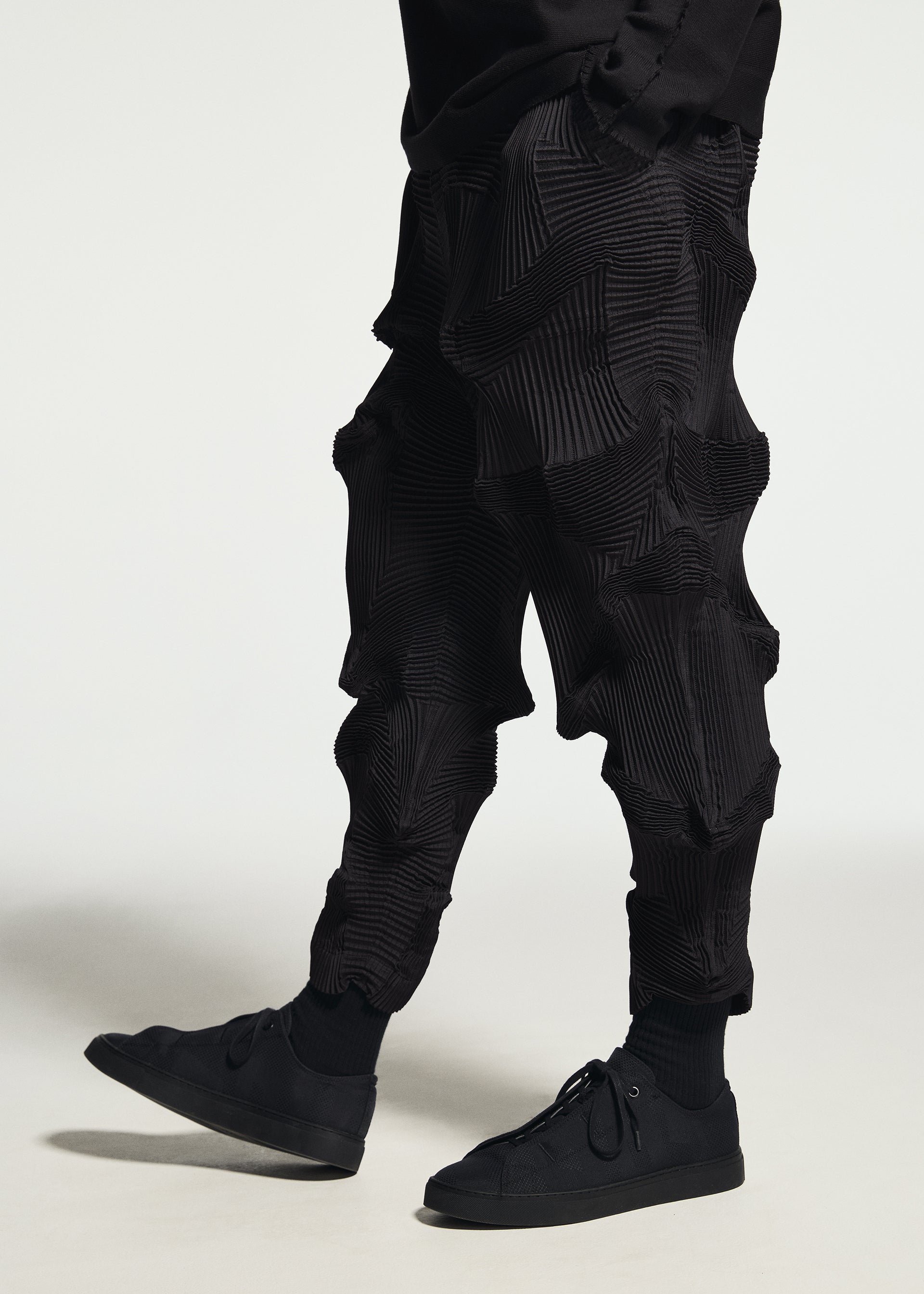 TYPE-O 003 BK Trousers Black – ISSEY MIYAKE EU