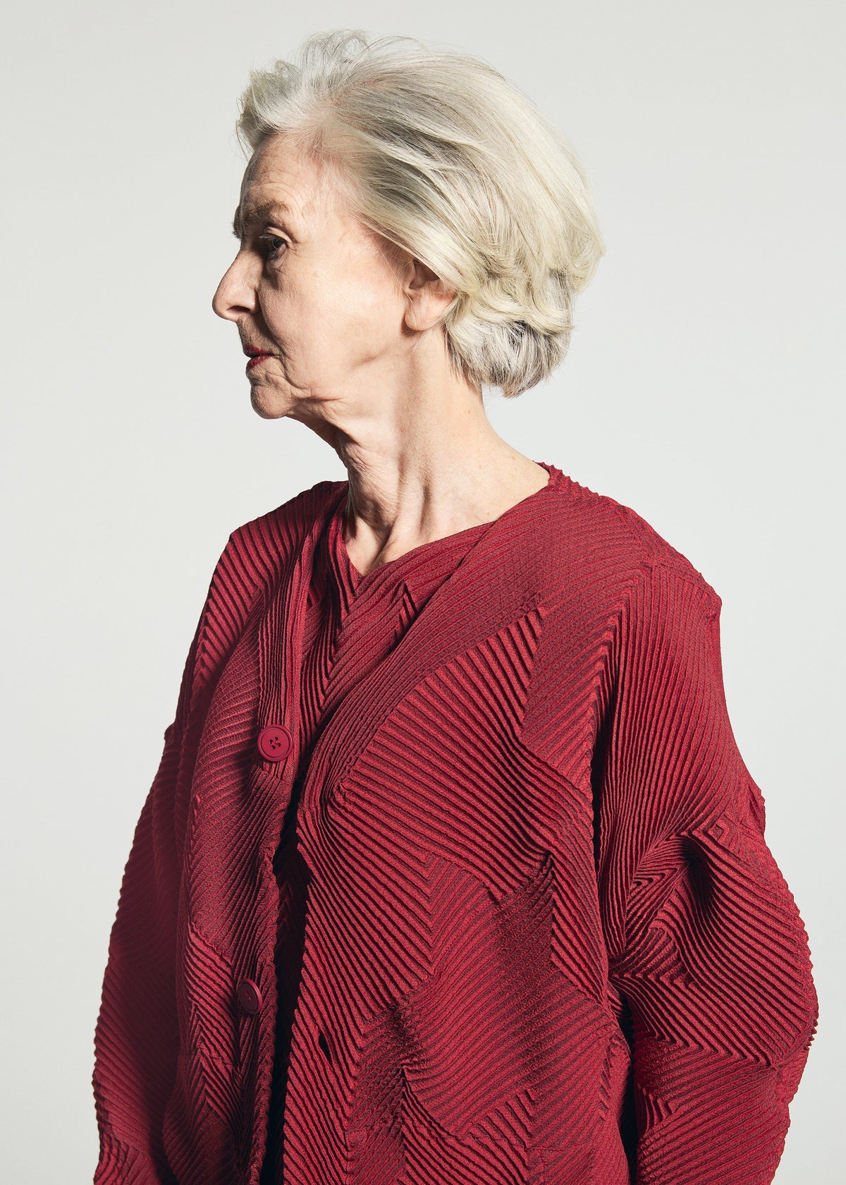 A model wears the A-POC ABLE ISSEY MIYAKE TYPE-O 010-1 cardigan.
