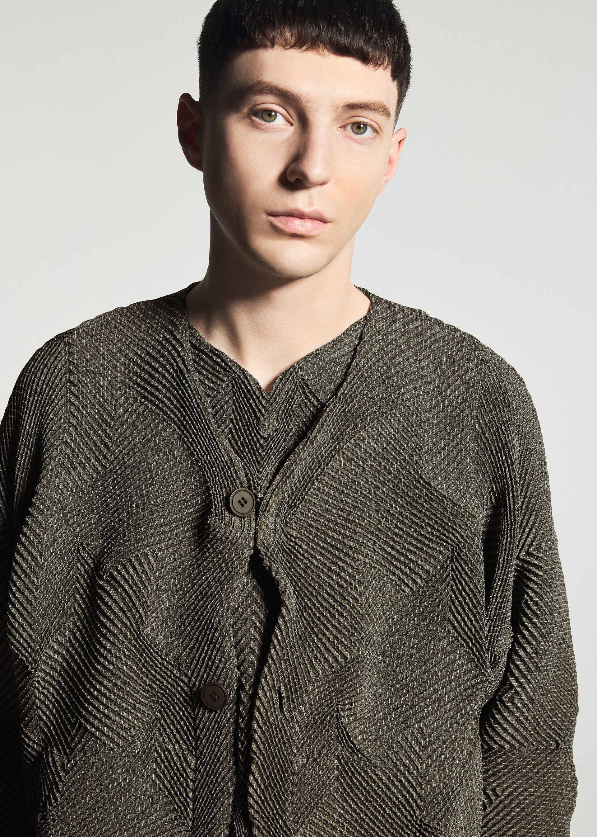 TYPE-O 010-1 Cardigan Grey-Hued – ISSEY MIYAKE EU
