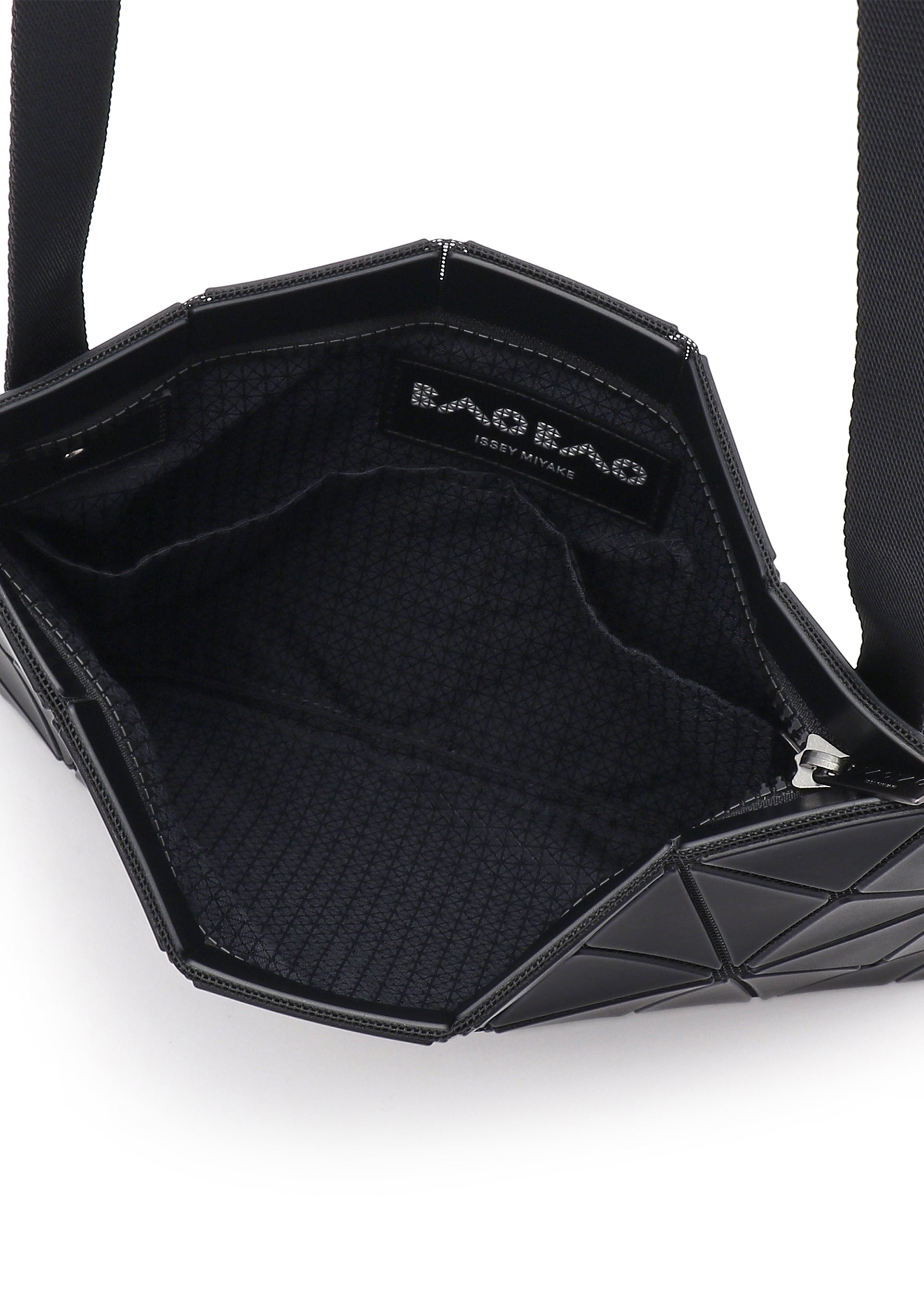 LUCENT MATTE Shoulder Bag Matte Black – ISSEY MIYAKE EU 