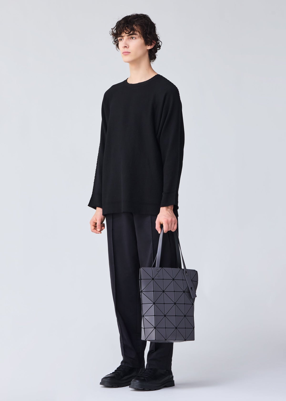 A model wears the Bao Bao Issey Miyake BLOCKY tote bag.