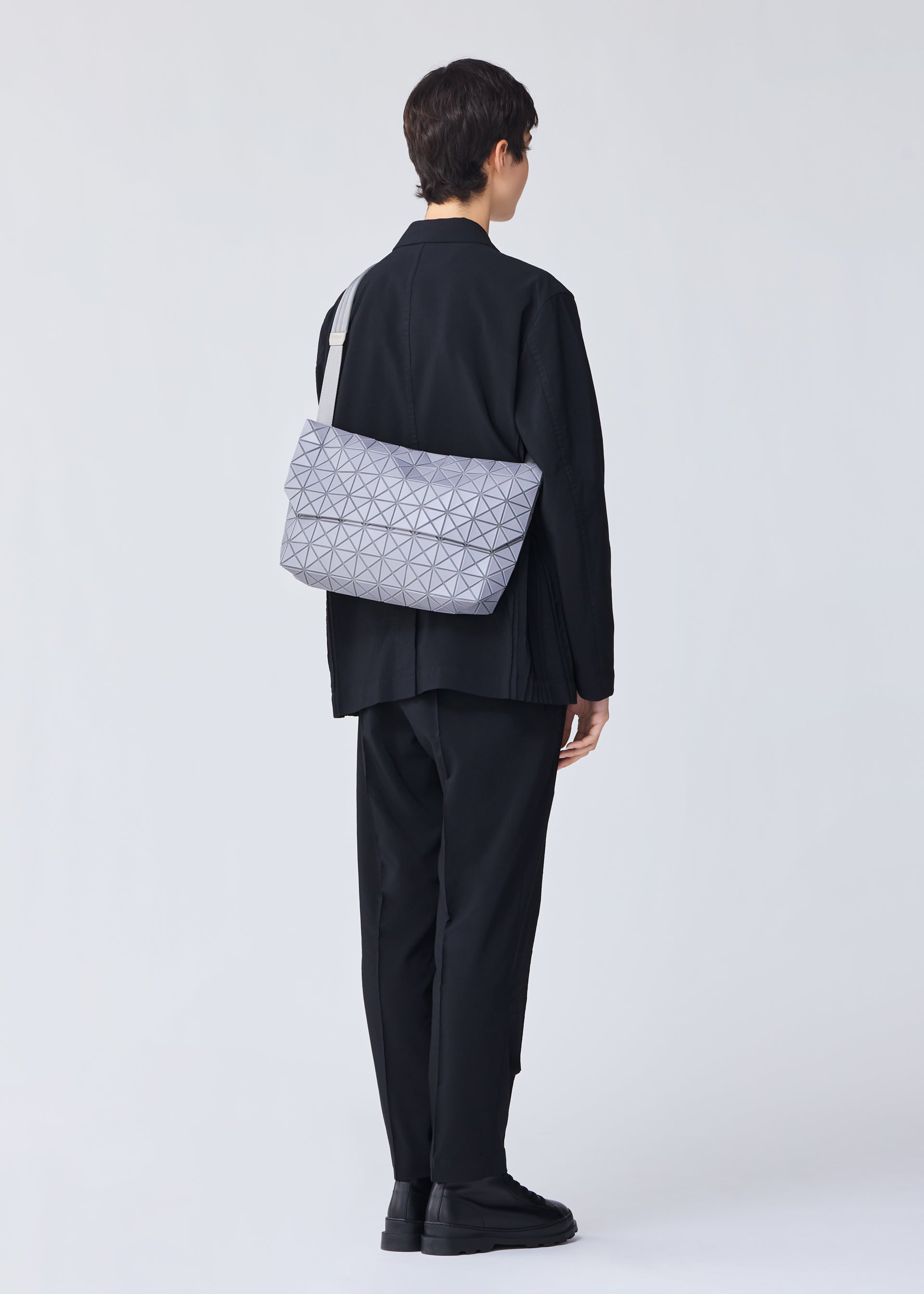 ショルダーバッグ BAO BAO  PRISM SHOULDER MATTE Bao Bao Issey Miyake Prism Matte Cross Body Bag | Grey | FARFETCH CA