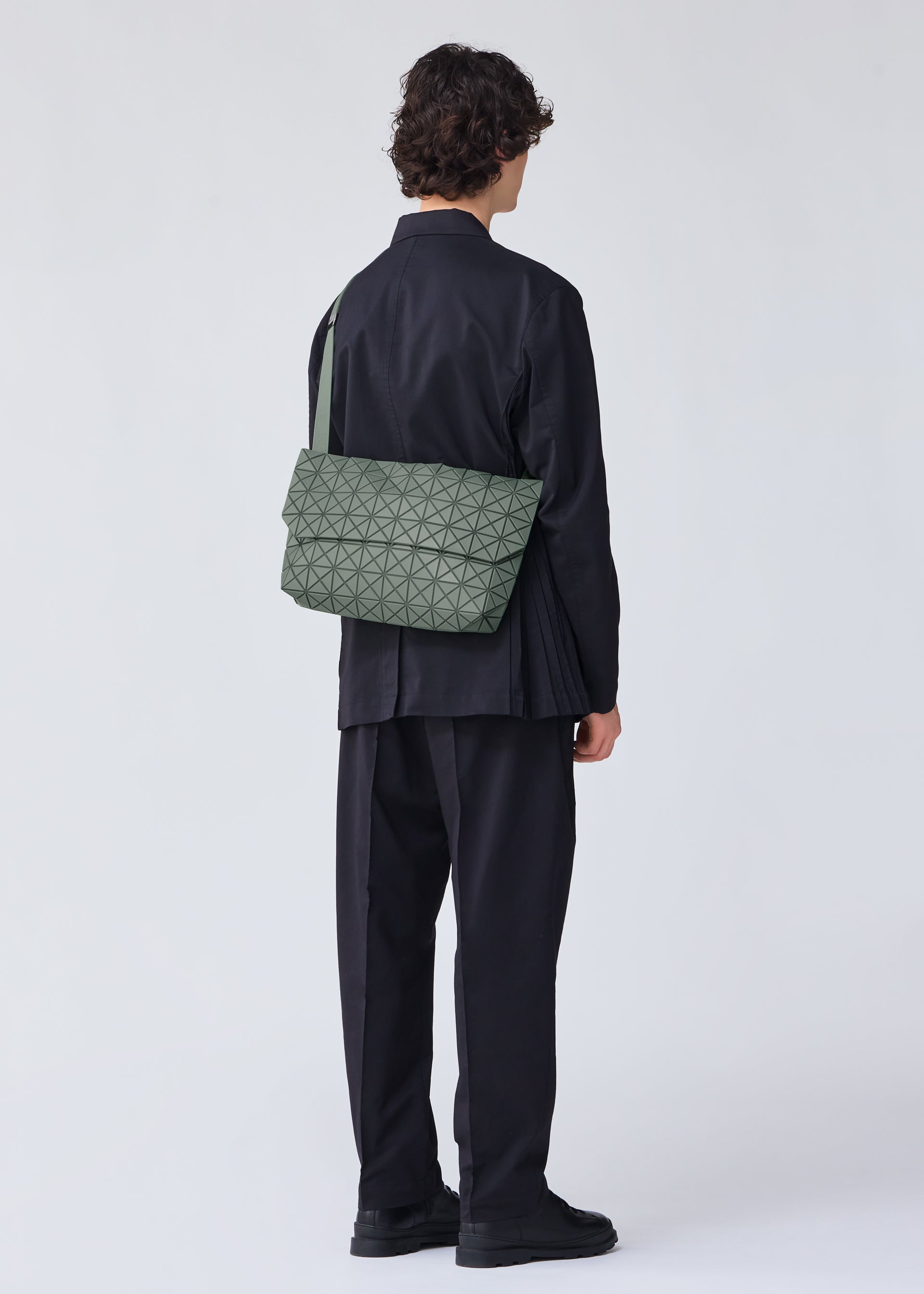 【極美品】BAO BAO ISSEY MIYAKE メッセンジャーバッグ PRISM SAC Shoulder Bag Dark Grey – ISSEY MIYAKE EU