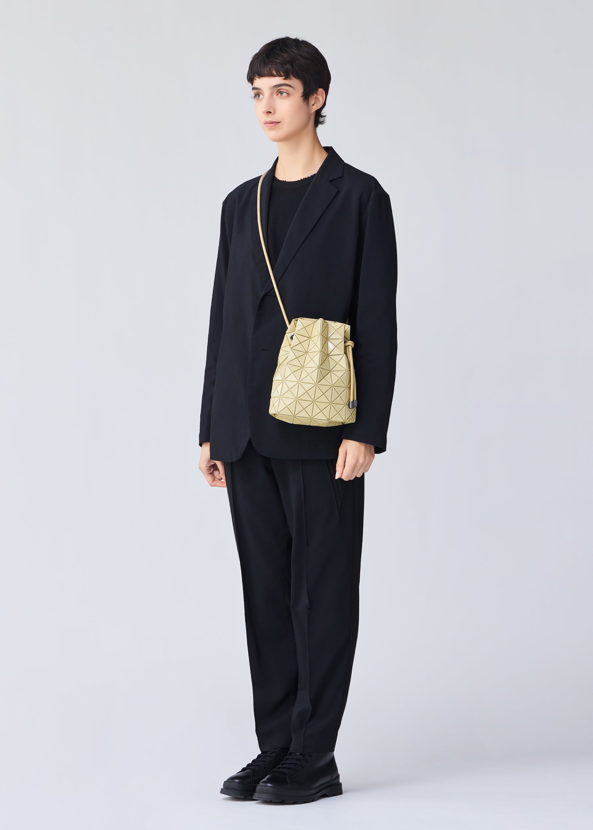 WRING ONE-TONE Shoulder Bag Yellow Beige – ISSEY MIYAKE EU WRING ONE-TONE Shoulder Bag Yellow Beige – ISSEY MIYAKE EU