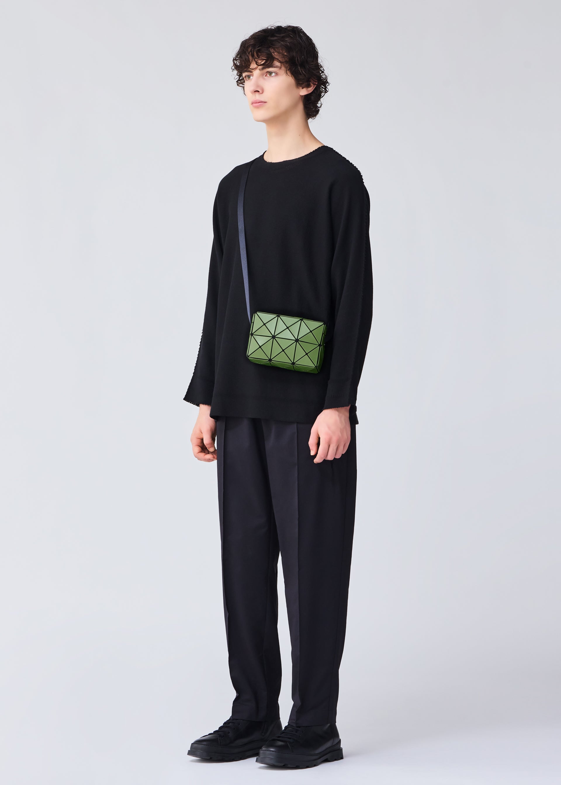 CUBOID Shoulder Bag Green – ISSEY MIYAKE EU