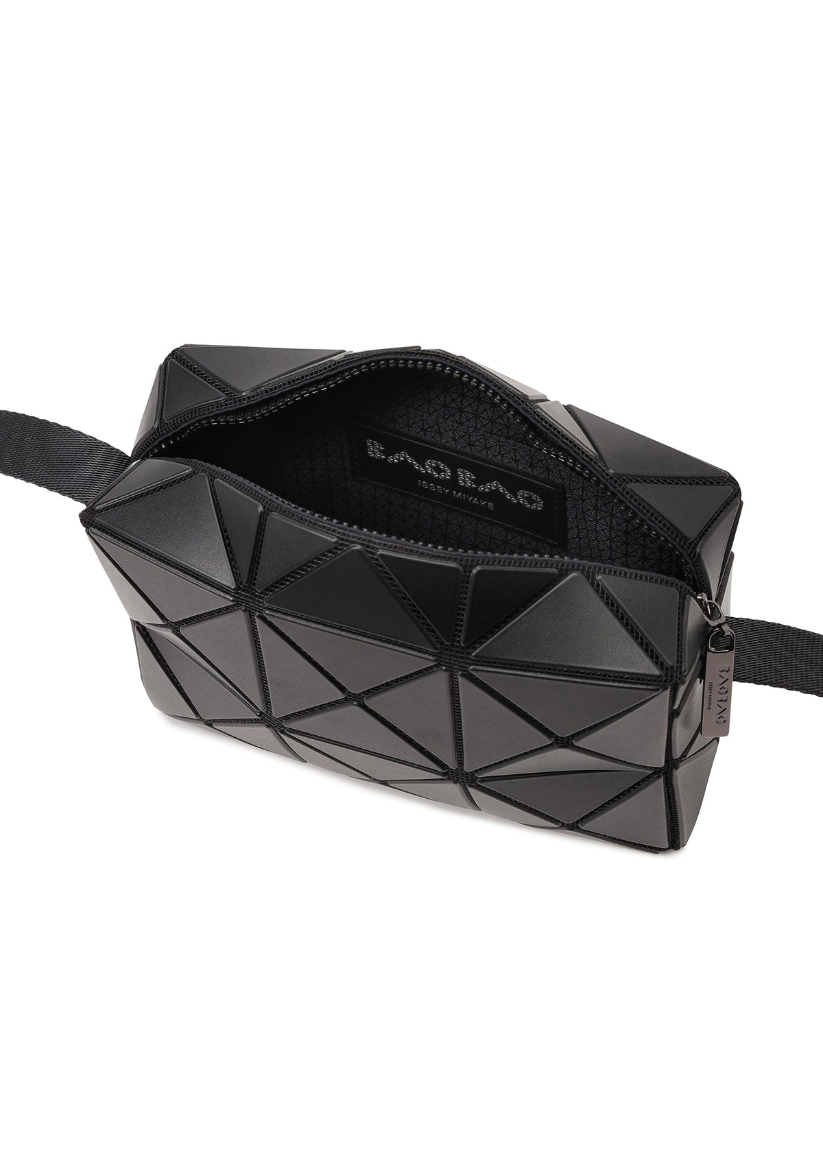 A detail shot of the BAO BAO ISSEY MIYAKE CUBOID shoulder bag.