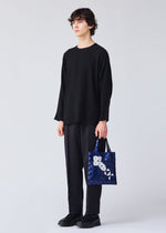 A model wears the Bao Bao Issey Miyake WONDER tote bag.