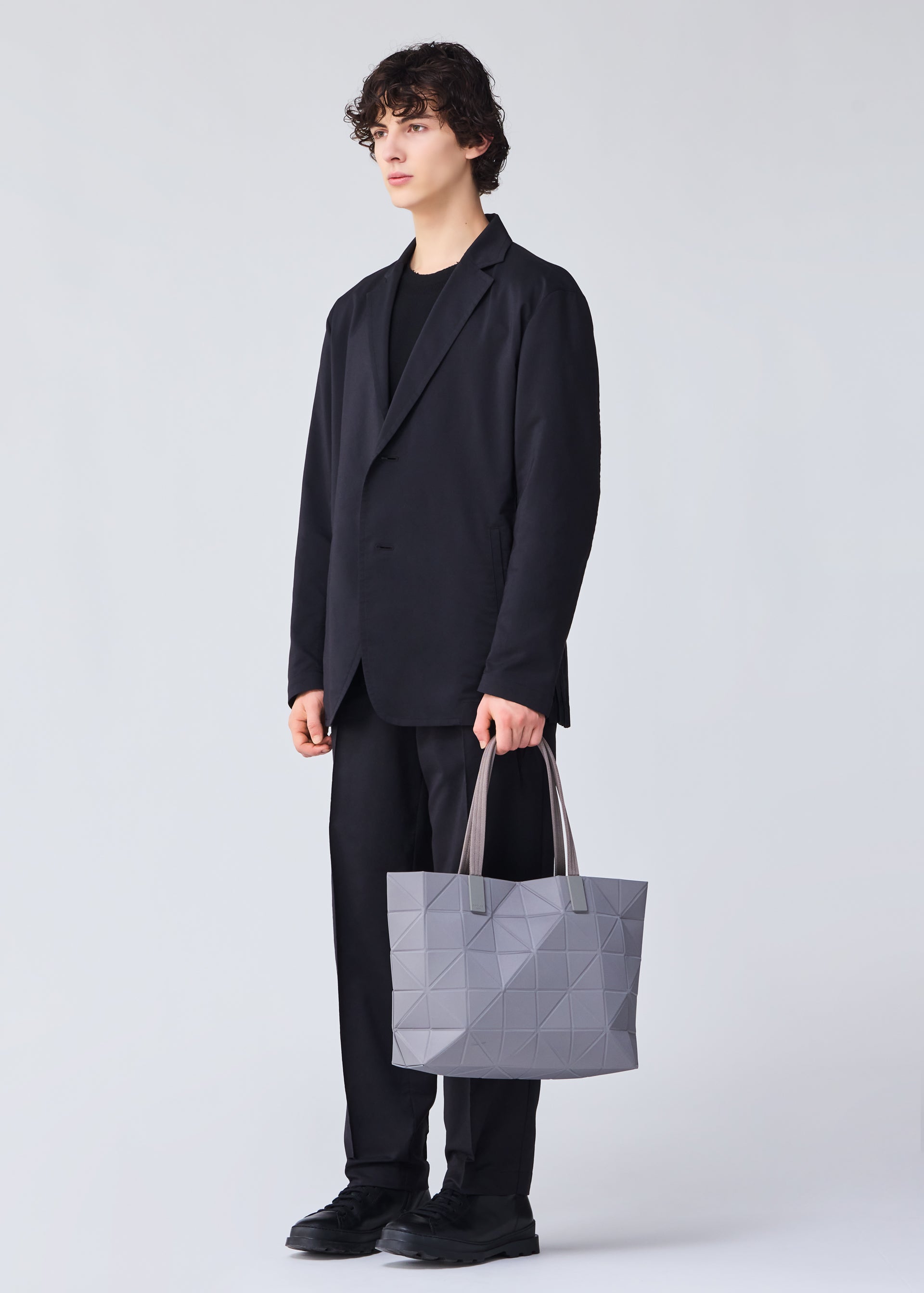 isseymiyake× コラボトートバッグ　ダークグレー TRACK Handbag Grey – ISSEY MIYAKE EU