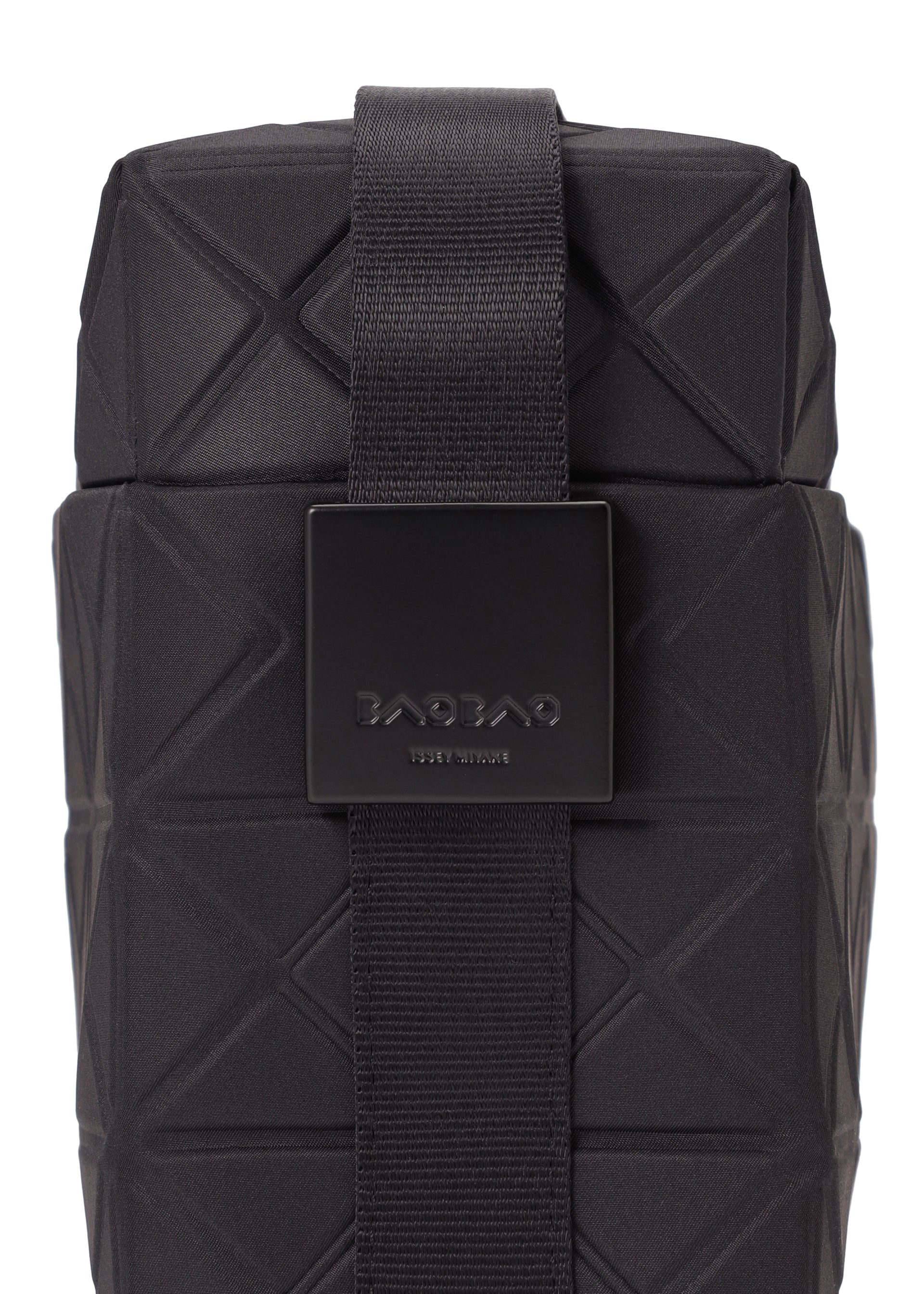 TRACK Shoulder Bag Black – ISSEY MIYAKE EU