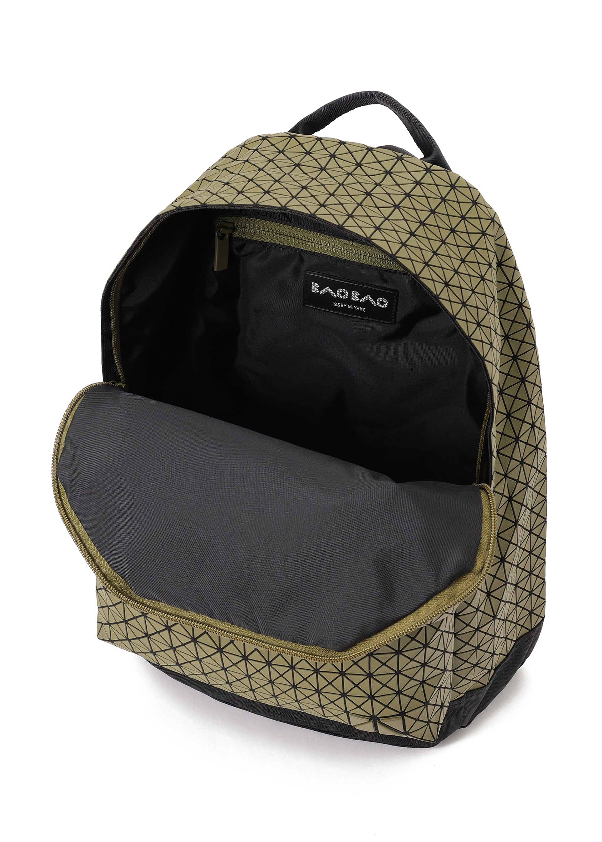 DAYPACK Backpack Khaki – ISSEY MIYAKE EU