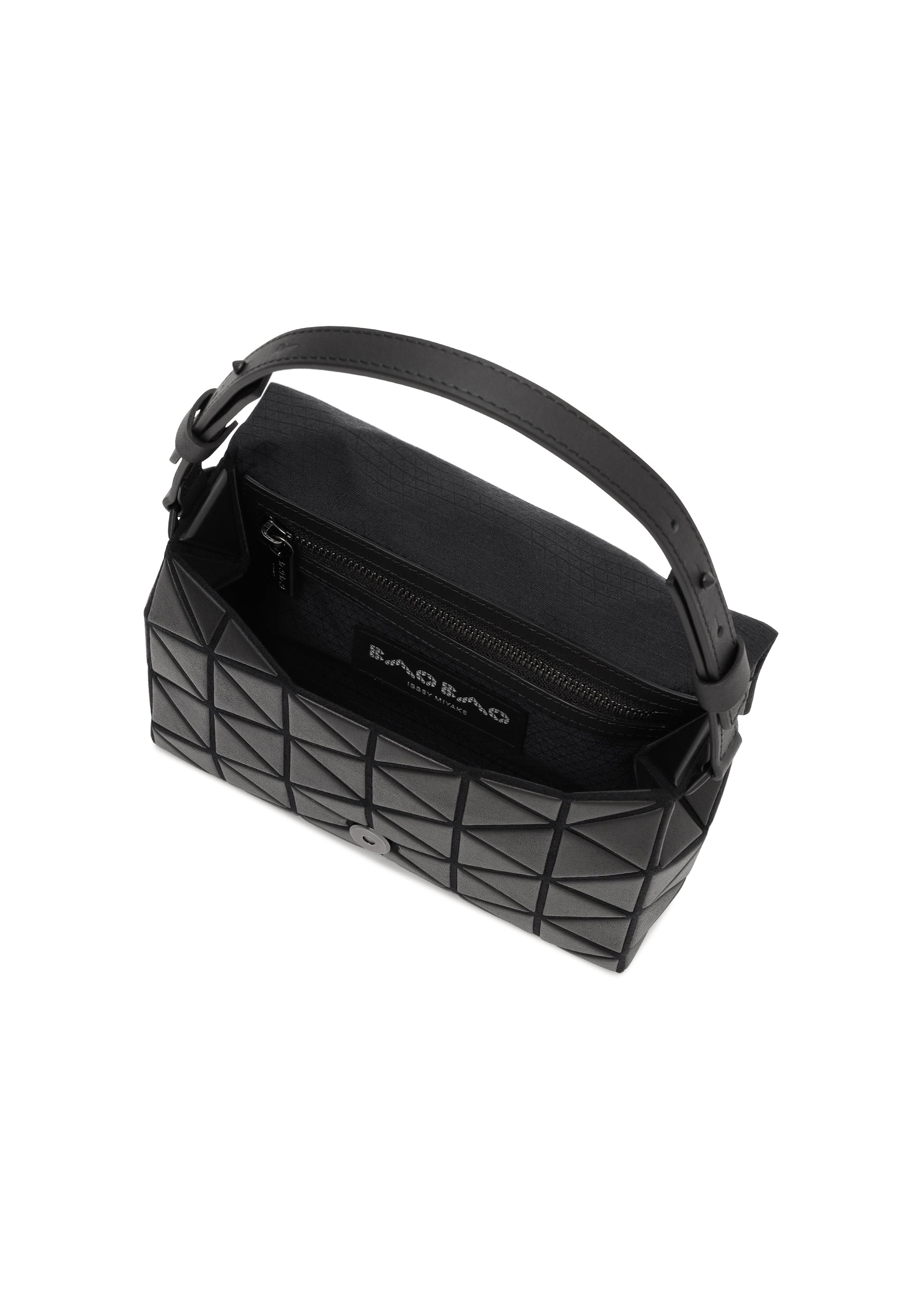 A detail shot of the BAOBAO ISSEY MIYAKE FOSSETTE shoulder bag(small).