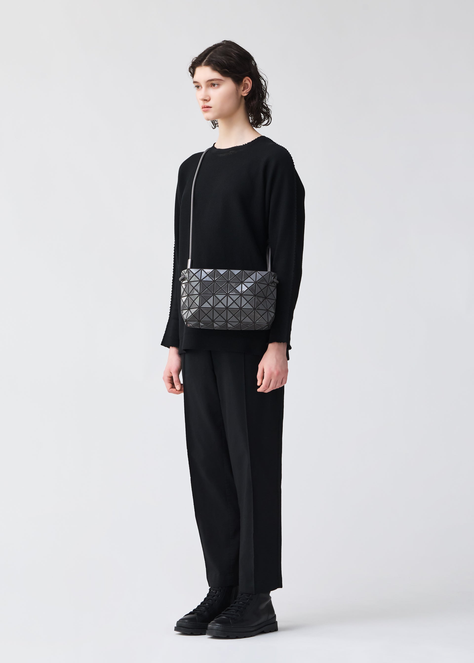 A model wears the BAOBAO ISSEY MIYAKE LOOP ONE TONE shoulder bag.
