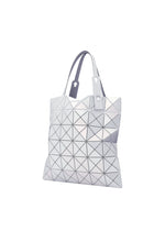 A detail shot of the BAOBAO ISSEY MIYAKE LUCENT FLAP tote bag(6*6).