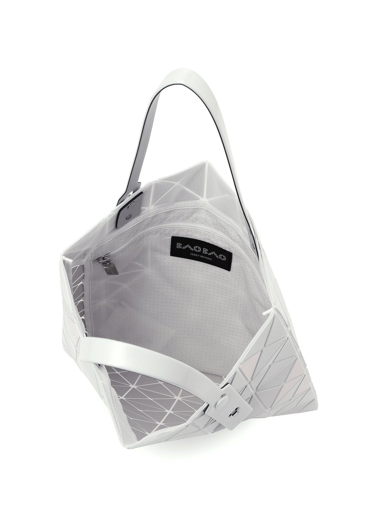 A detail shot of the BAOBAO ISSEY MIYAKE LUCENT FLAP tote bag(6*6).