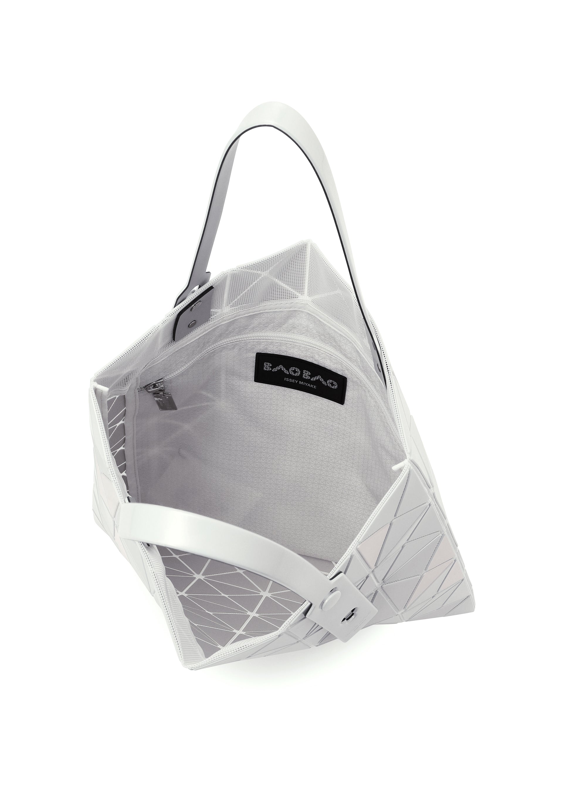 A detail shot of the BAOBAO ISSEY MIYAKE LUCENT FLAP tote bag(6*6).
