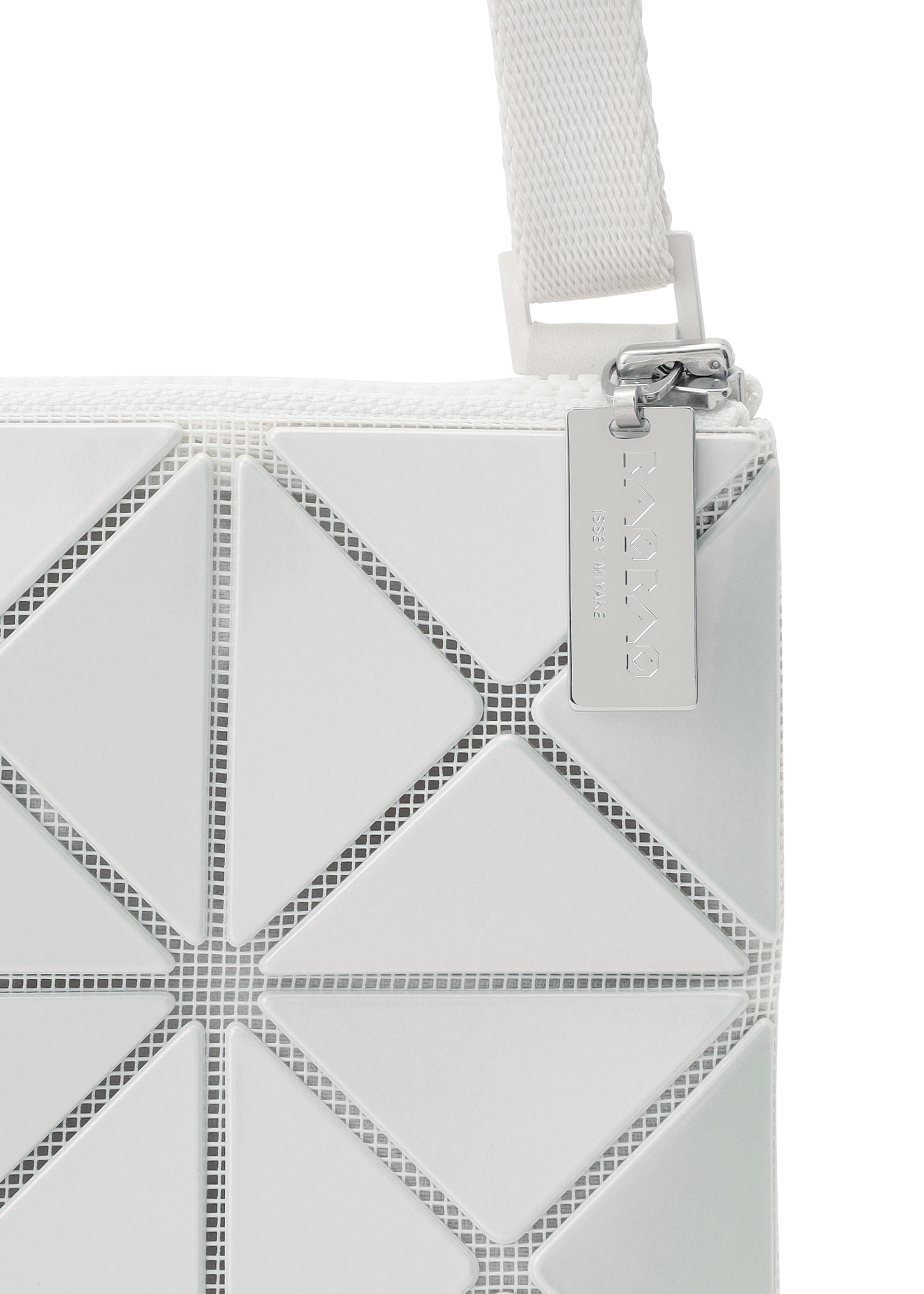 A detail shot of the BAOBAO ISSEY MIYAKE LUCENT FLAP shoulder bag(3*4).