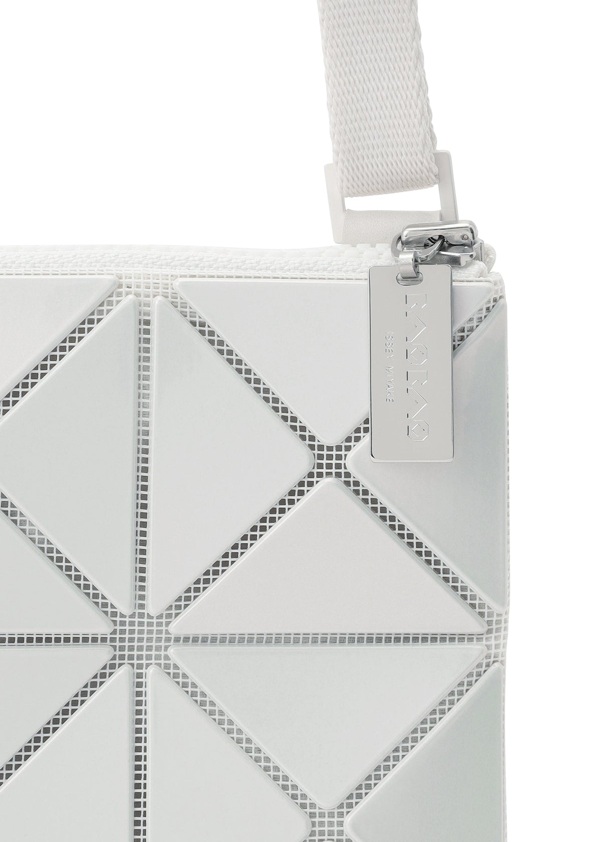 A detail shot of the BAOBAO ISSEY MIYAKE LUCENT FLAP shoulder bag(3*4).