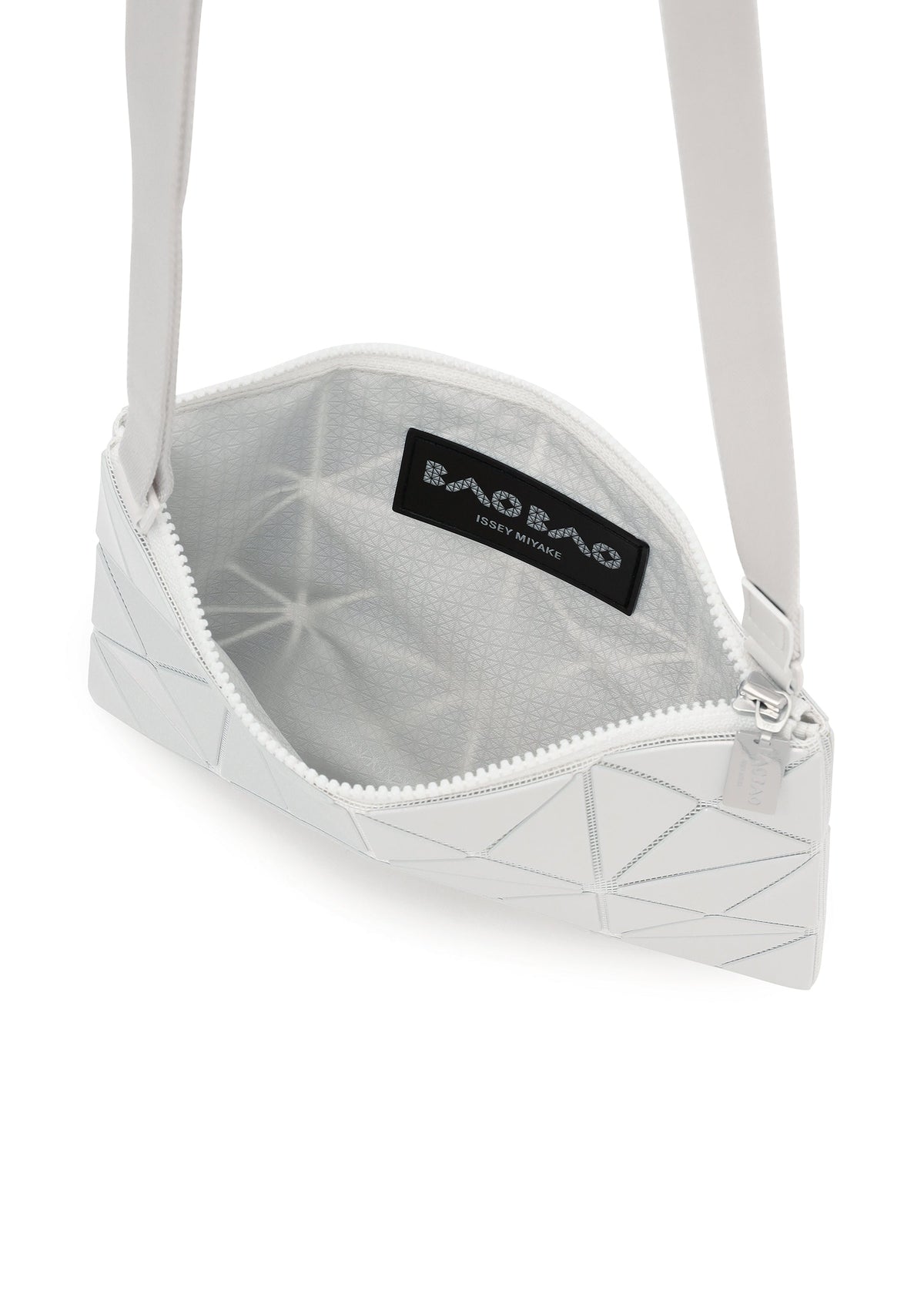 A detail shot of the BAOBAO ISSEY MIYAKE LUCENT FLAP shoulder bag(3*4).