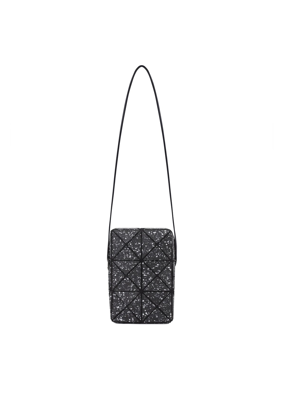 A product shot of the BAOBAO ISSEY MIYAKE WEEKENDERM shoulder bag in special black (17), recurring_style.