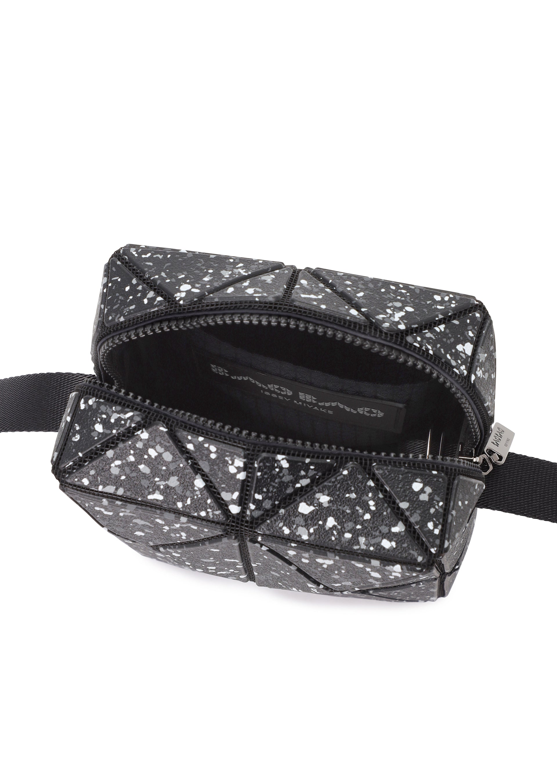 CITY Shoulder Bag Urban Black – ISSEY MIYAKE EU