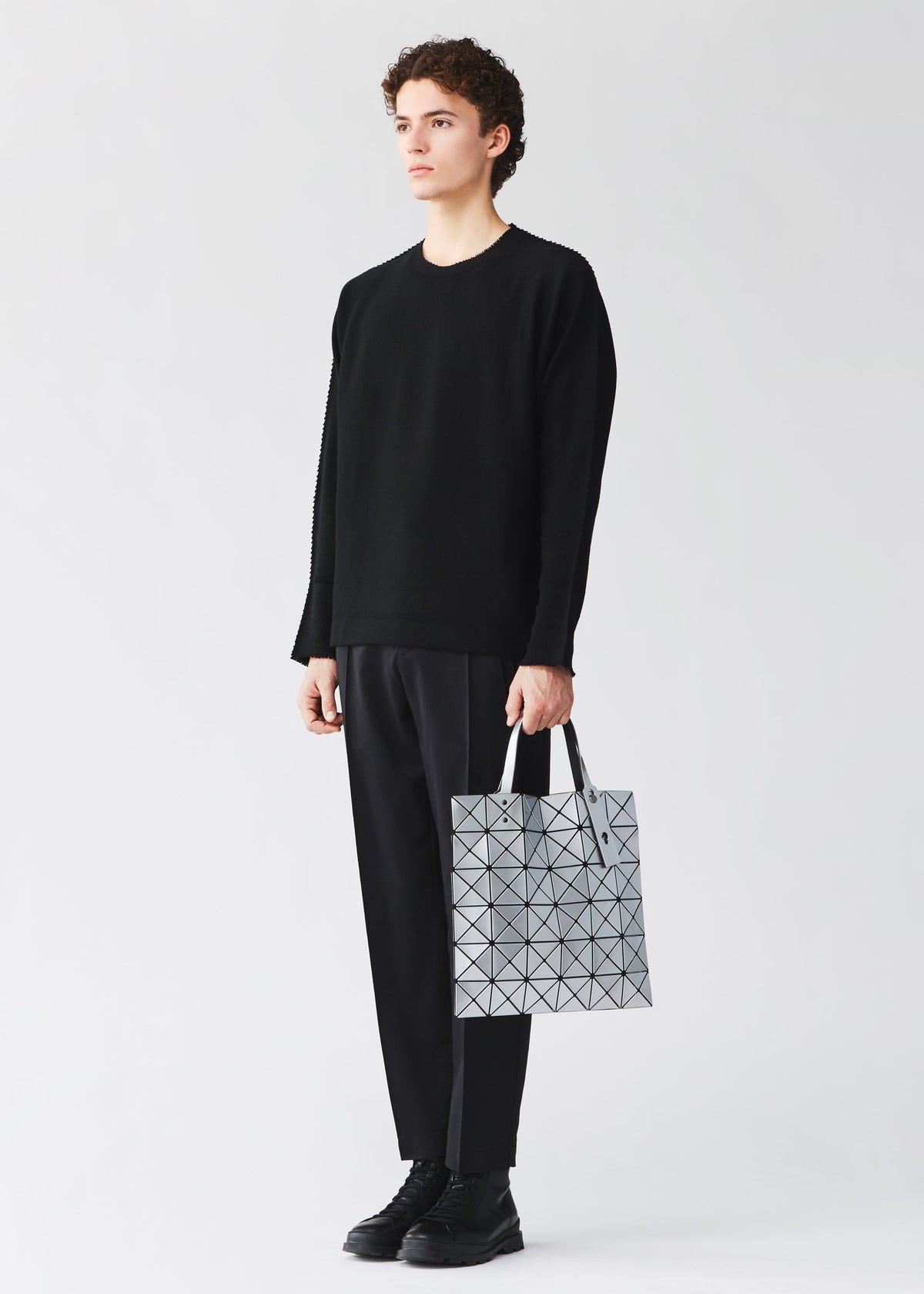 A model wears the BAO BAO ISSEY MIYAKE LUCENT lucent-basics-tote-bag6-6-black.