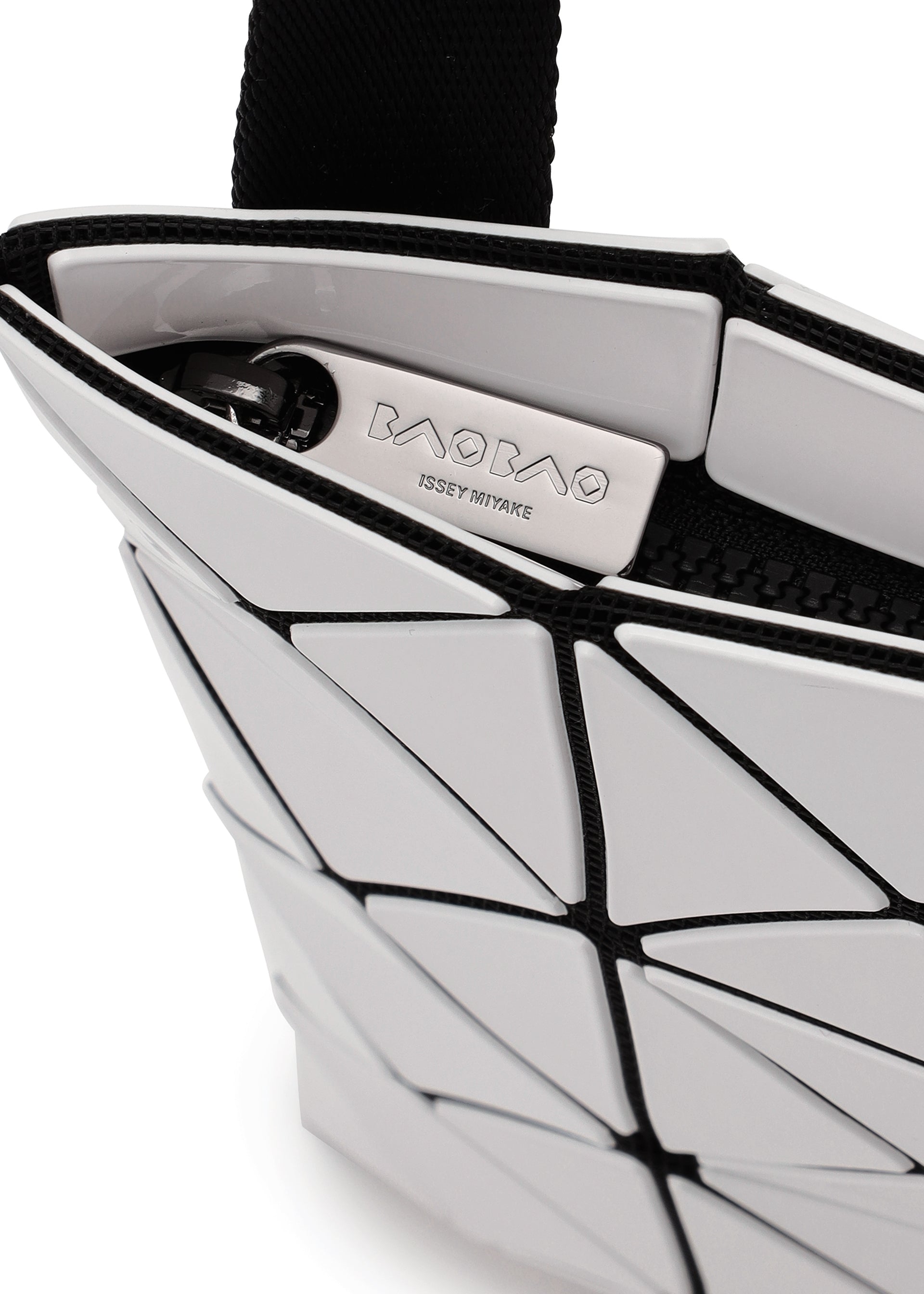 A detail shot of the BAO BAO ISSEY MIYAKE LUCENT shoulder bag.