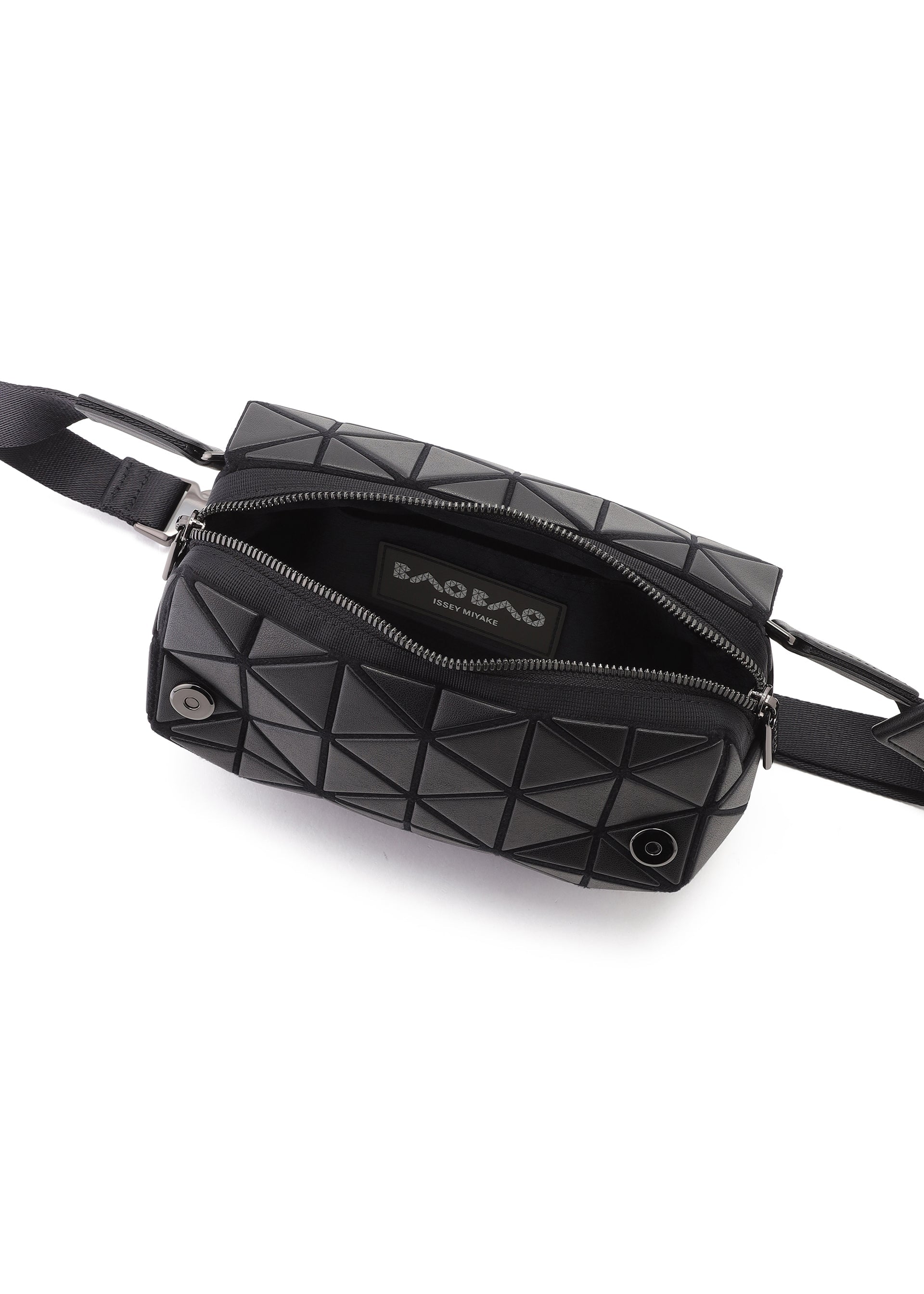 PYRAMID MATTE Bag Matte Black – ISSEY MIYAKE EU