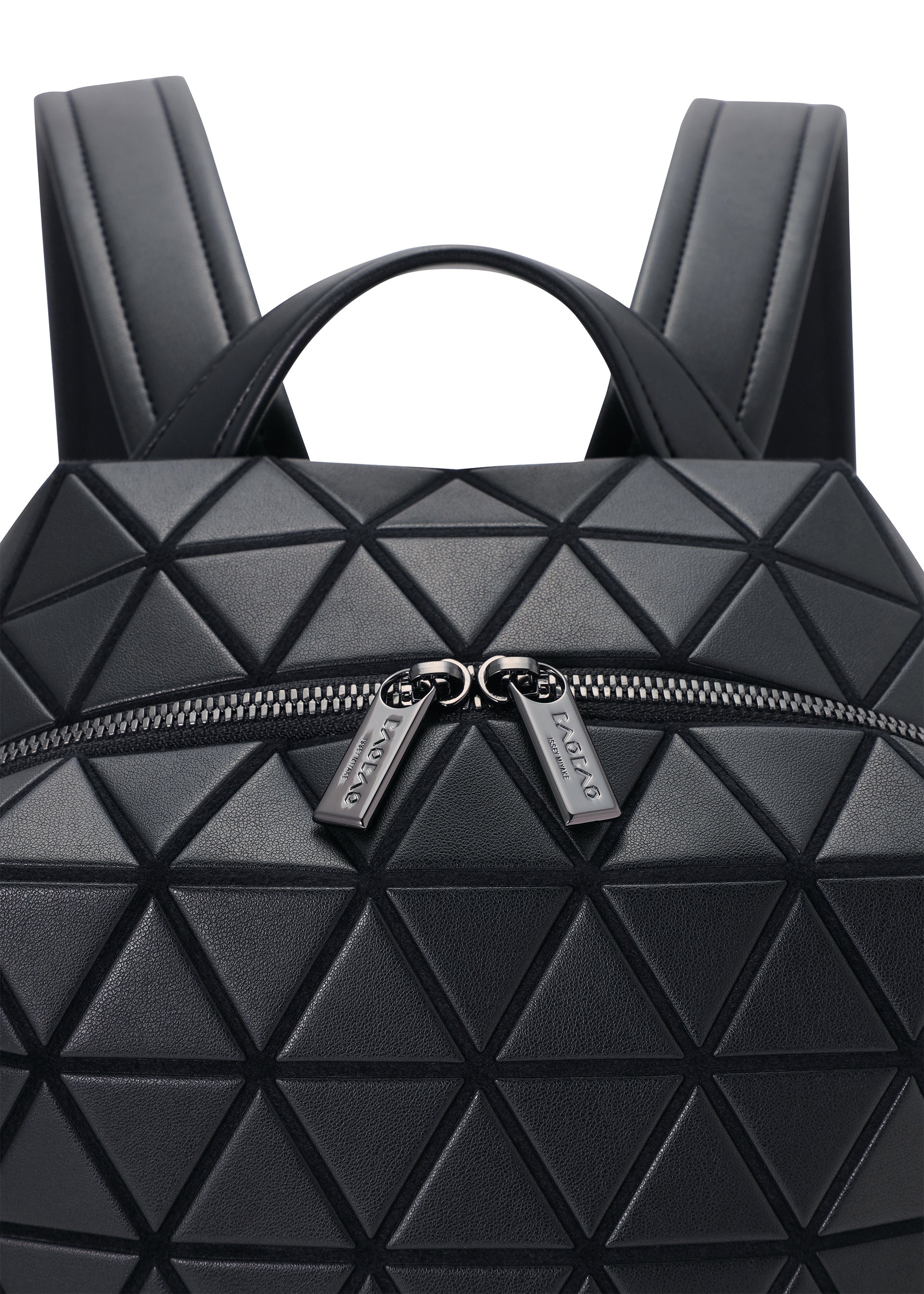PYRAMID MATTE Backpack Matte Black – ISSEY MIYAKE EU