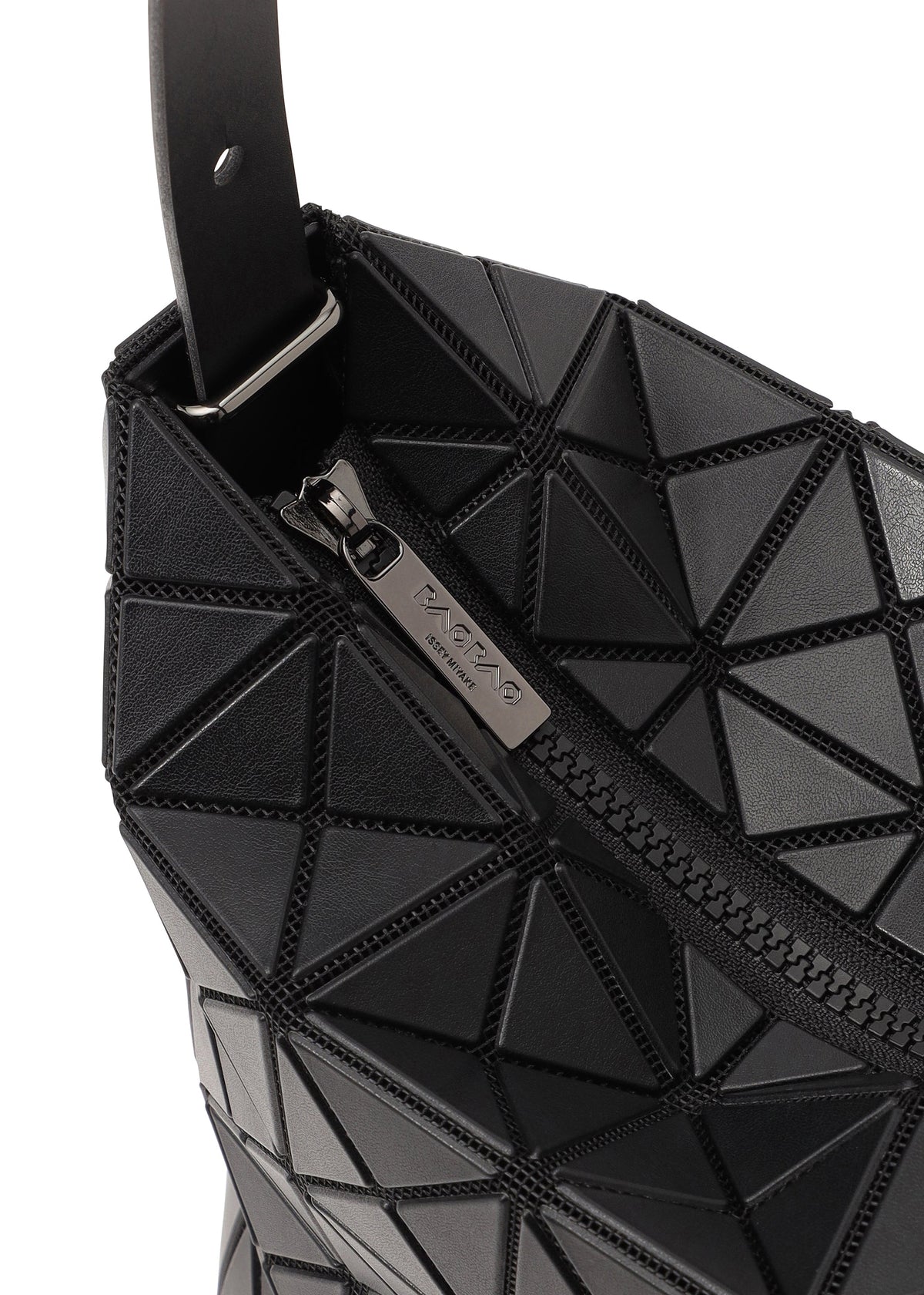 A detail shot of the BAO BAO ISSEY MIYAKE VALLEY hand bag.