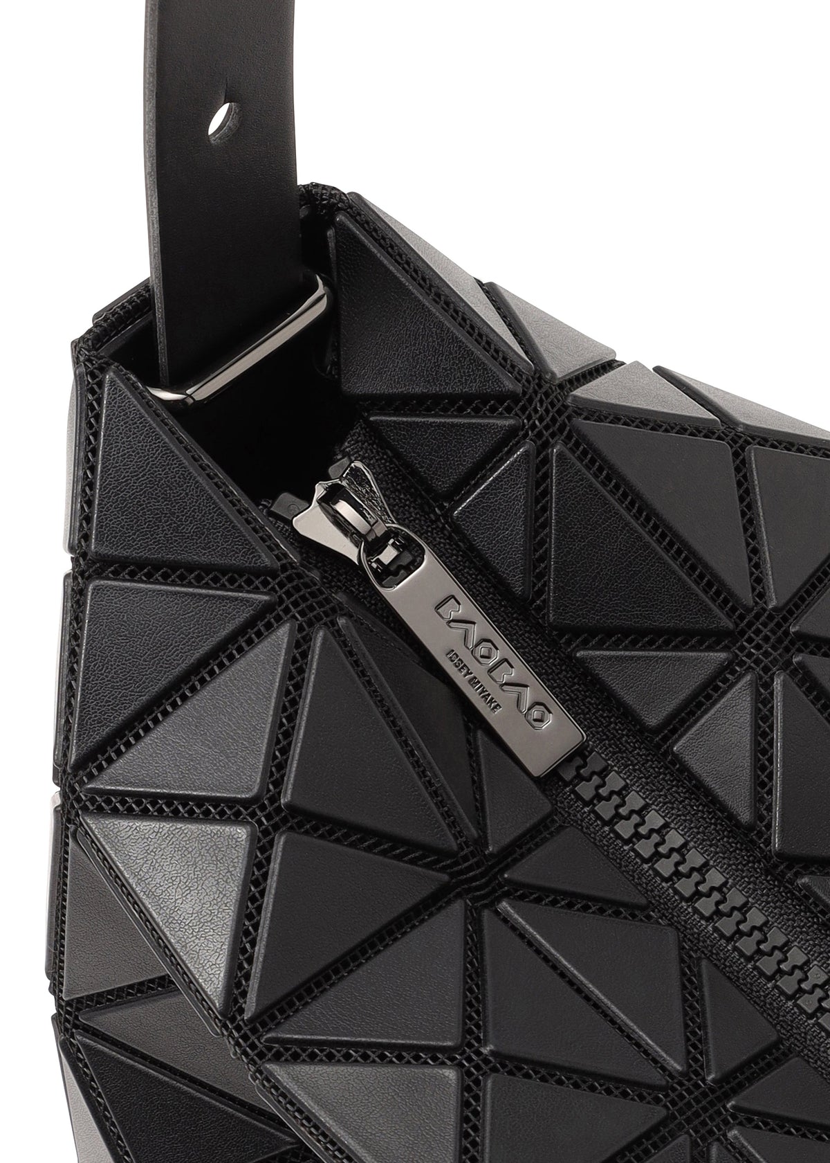 A detail shot of the BAO BAO ISSEY MIYAKE VALLEY hand bag.