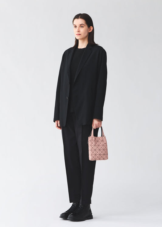 A model wears the BAO BAO ISSEY MIYAKE PRISM PLUS tote bag.