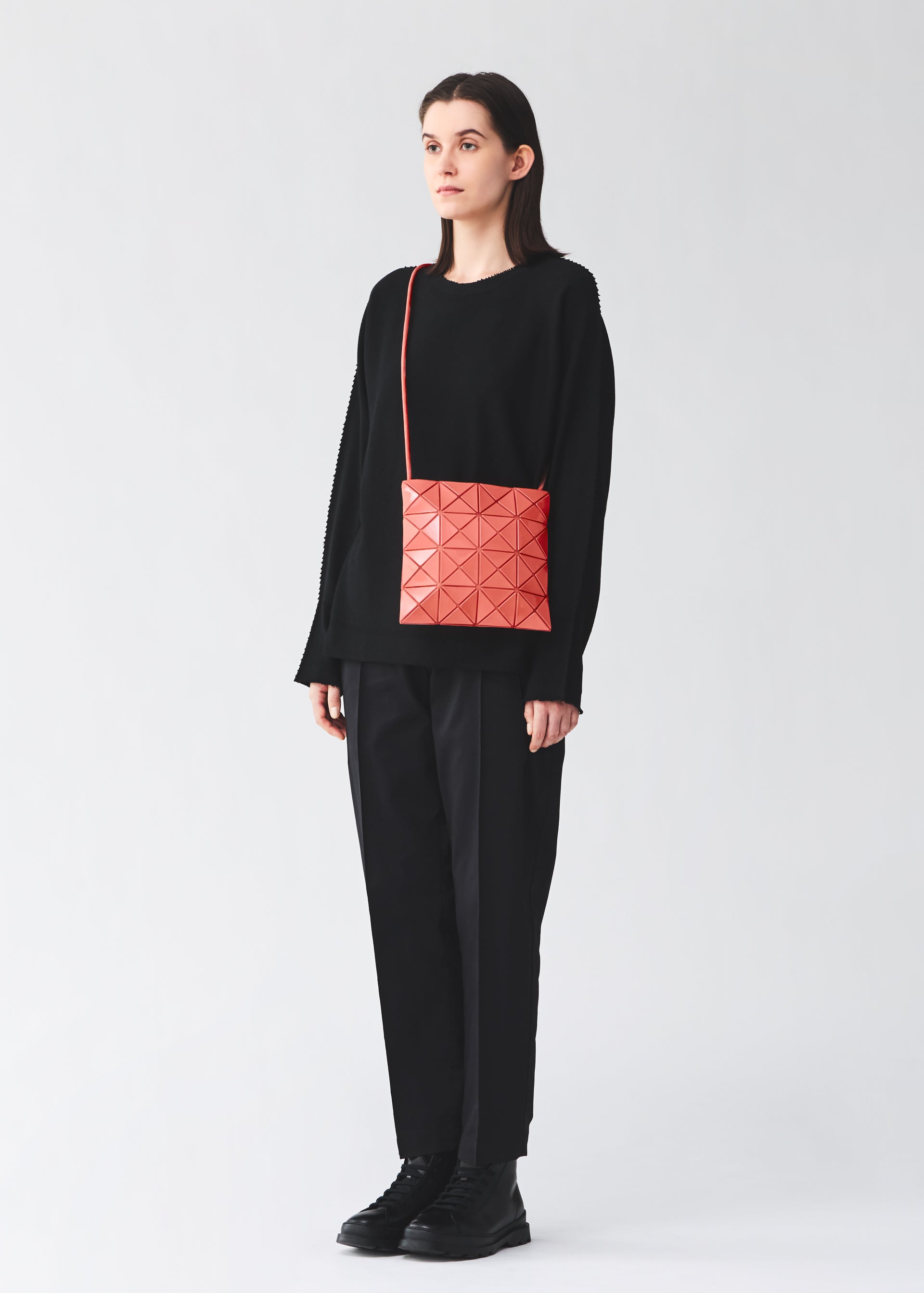 A model wears the BAO BAO ISSEY MIYAKE LUCENT ONE-TONE lucent-one-tone-shoulder-bag4-green-white-4.