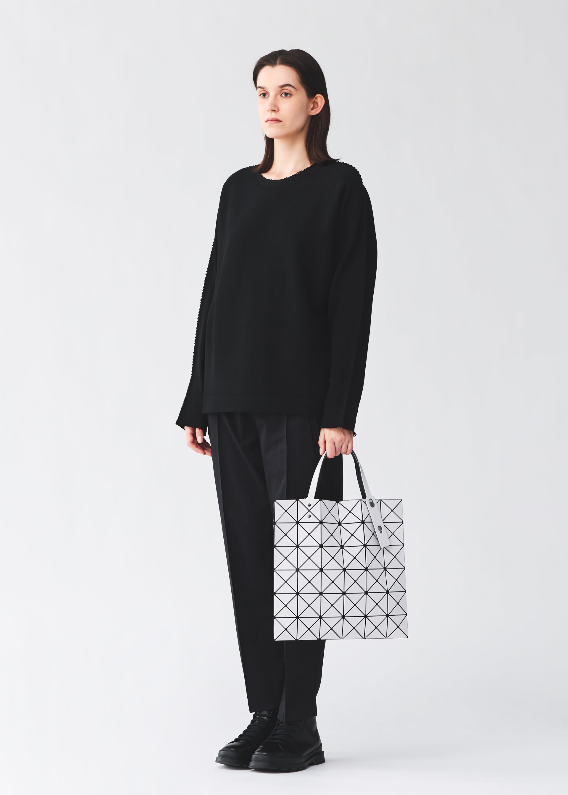 LUCENT MATTE Tote bag Light Grey – ISSEY MIYAKE EU