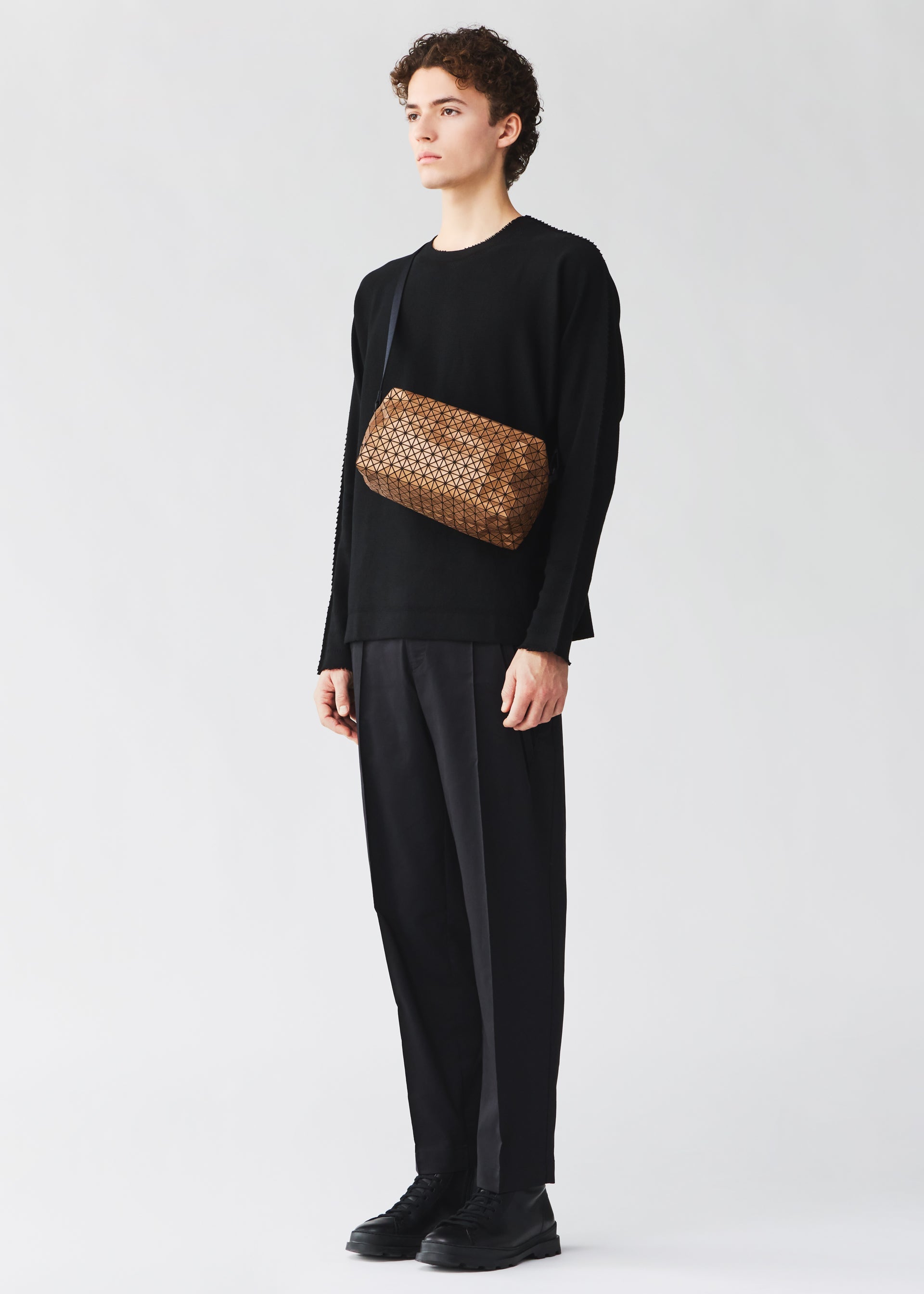 SADDLE BAG REFLECTOR Shoulder bag Gunmetal – ISSEY MIYAKE EU