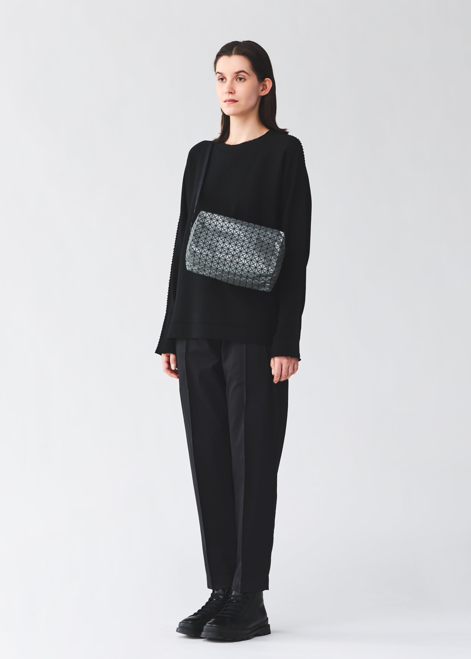 SADDLE BAG REFLECTOR Shoulder bag Gunmetal – ISSEY MIYAKE EU