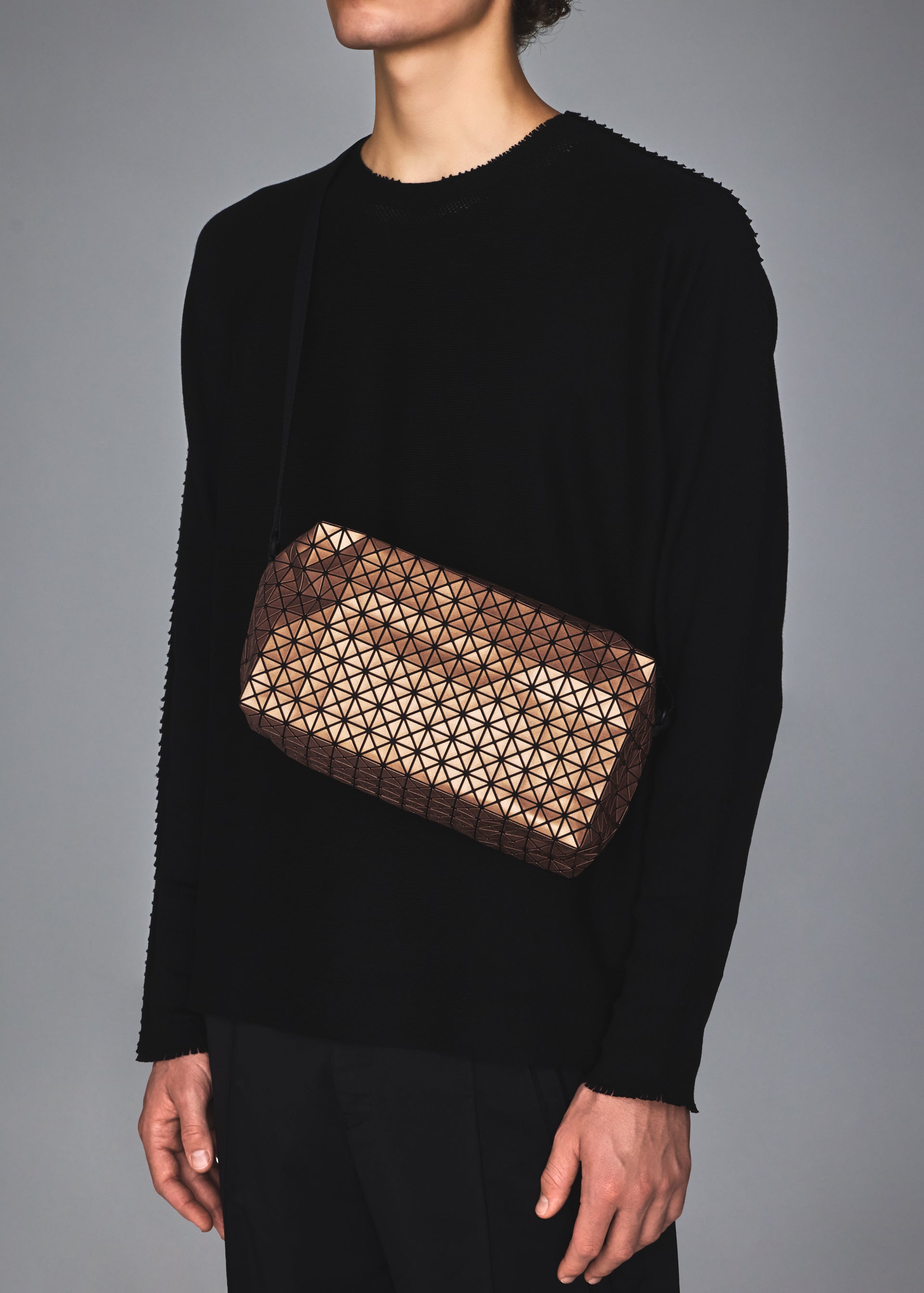 SADDLE BAG REFLECTOR Shoulder bag Gunmetal – ISSEY MIYAKE EU