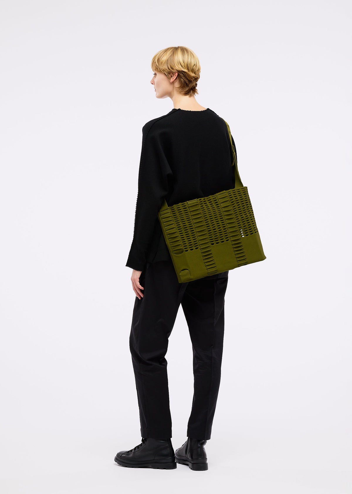 A model wears the Good Goods Issey Miyake MOKKO MONO bag.