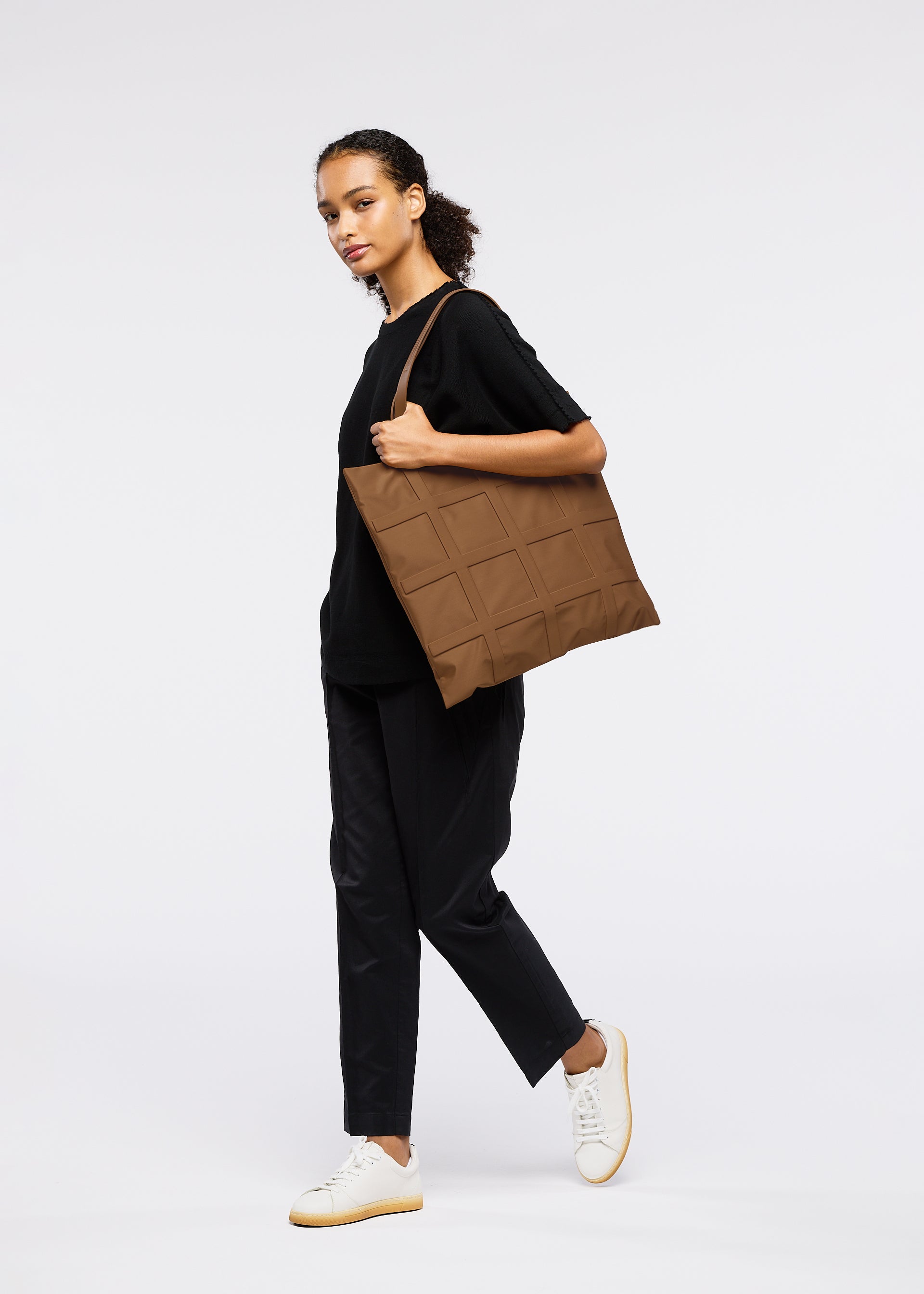 希少 GOOD GOODS ISSEY MIYAKE GRID トートバッグ 黒 GRID Tote Bag Black – ISSEY MIYAKE EU
